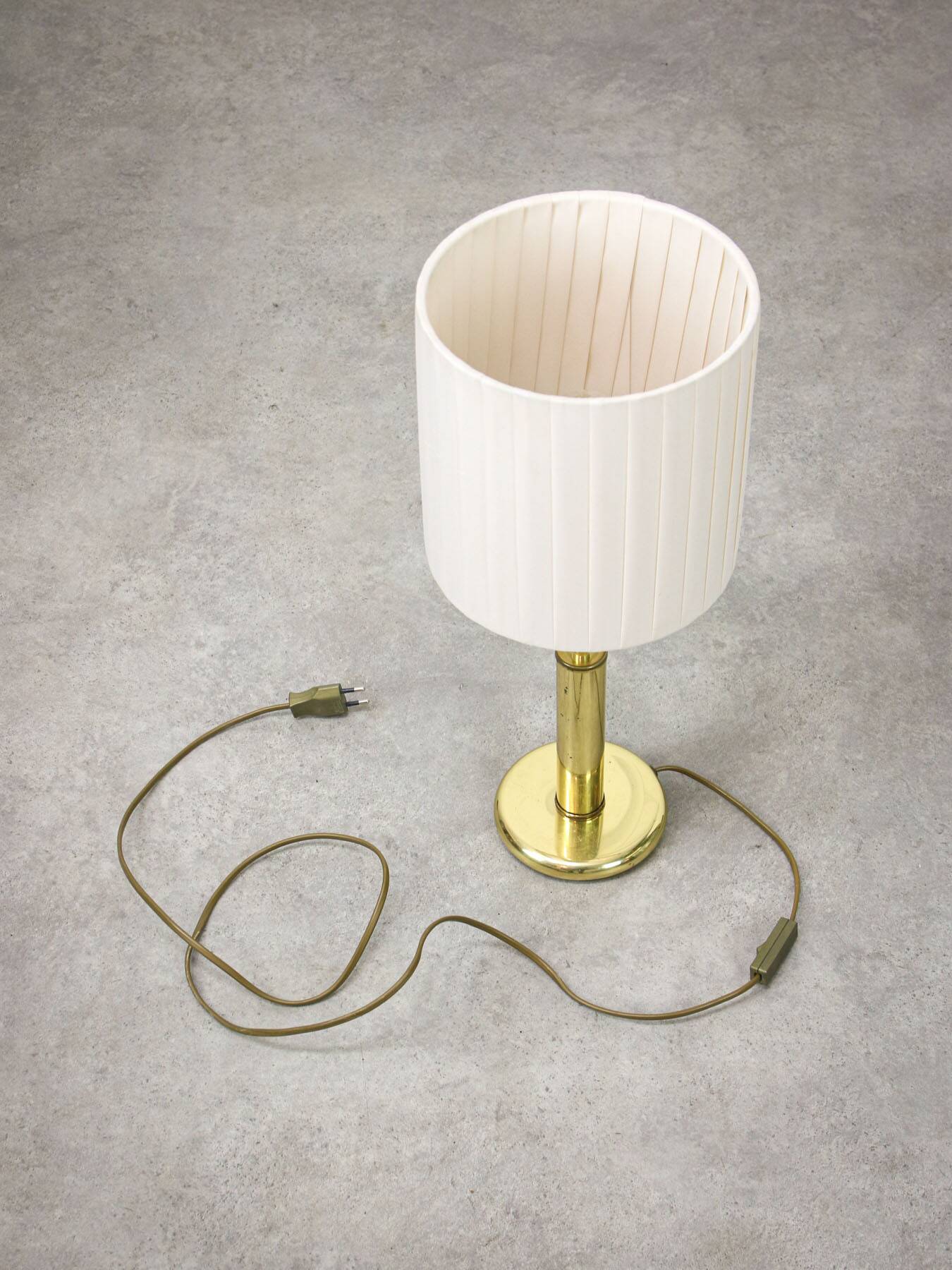 Lampe de table vintage en laiton italien