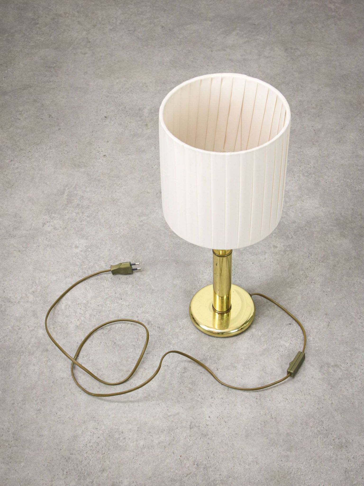 Lampe de table vintage en laiton italien