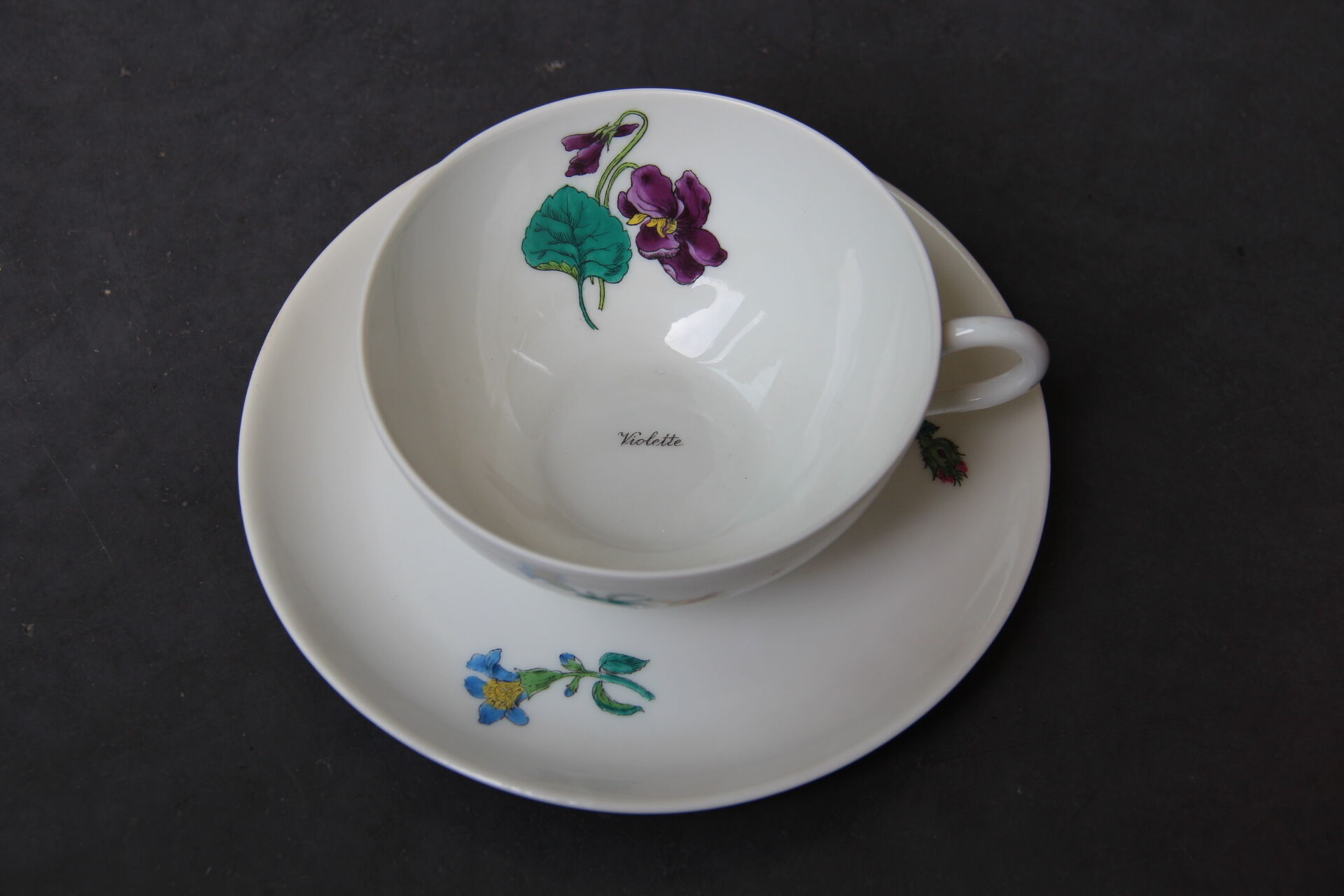 6 cups and sub-cups NBD Limoges illuminated by hand, floral patterns