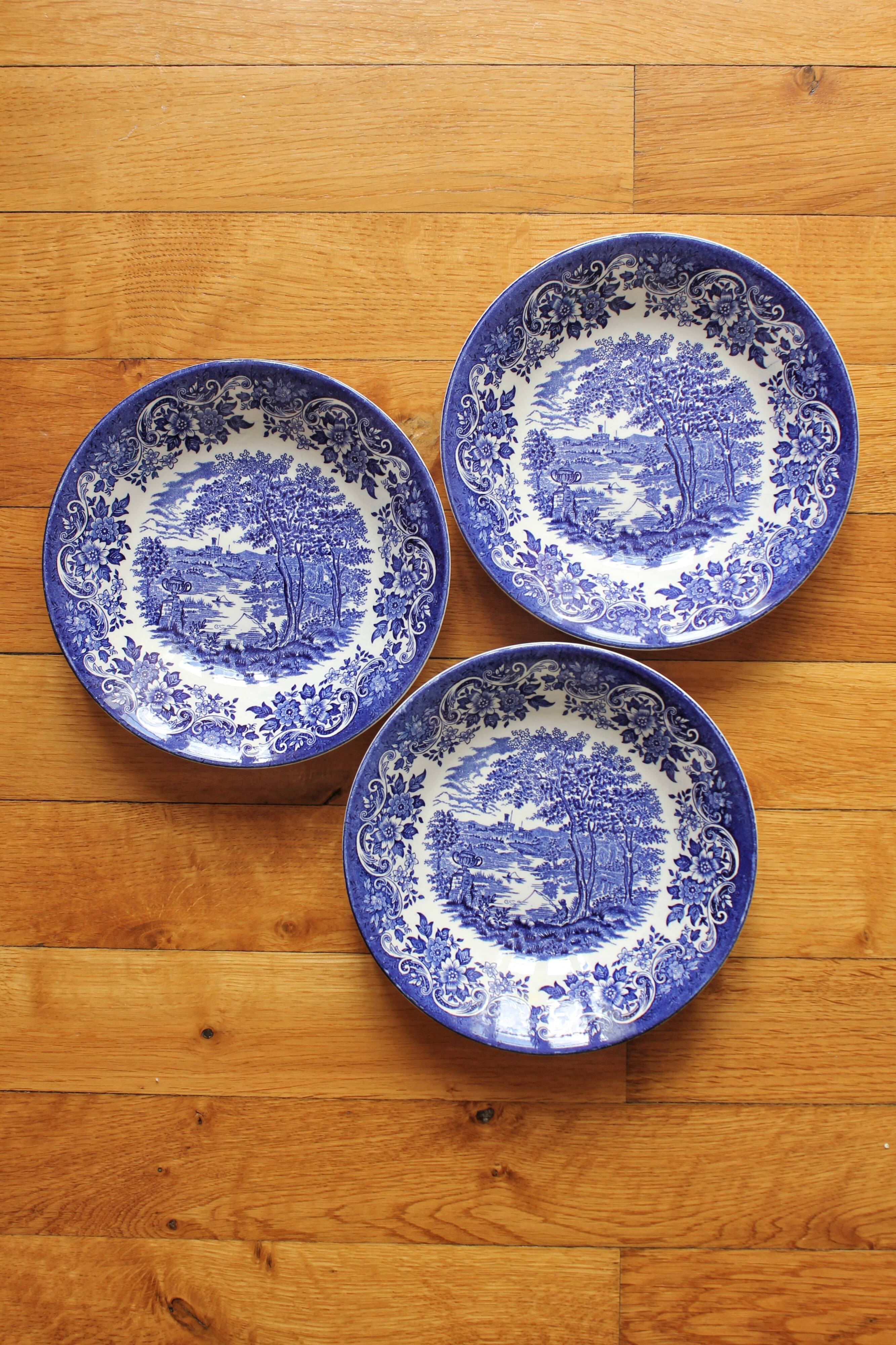 3 Broadhurst Staffordshire English earthenware calotte plates