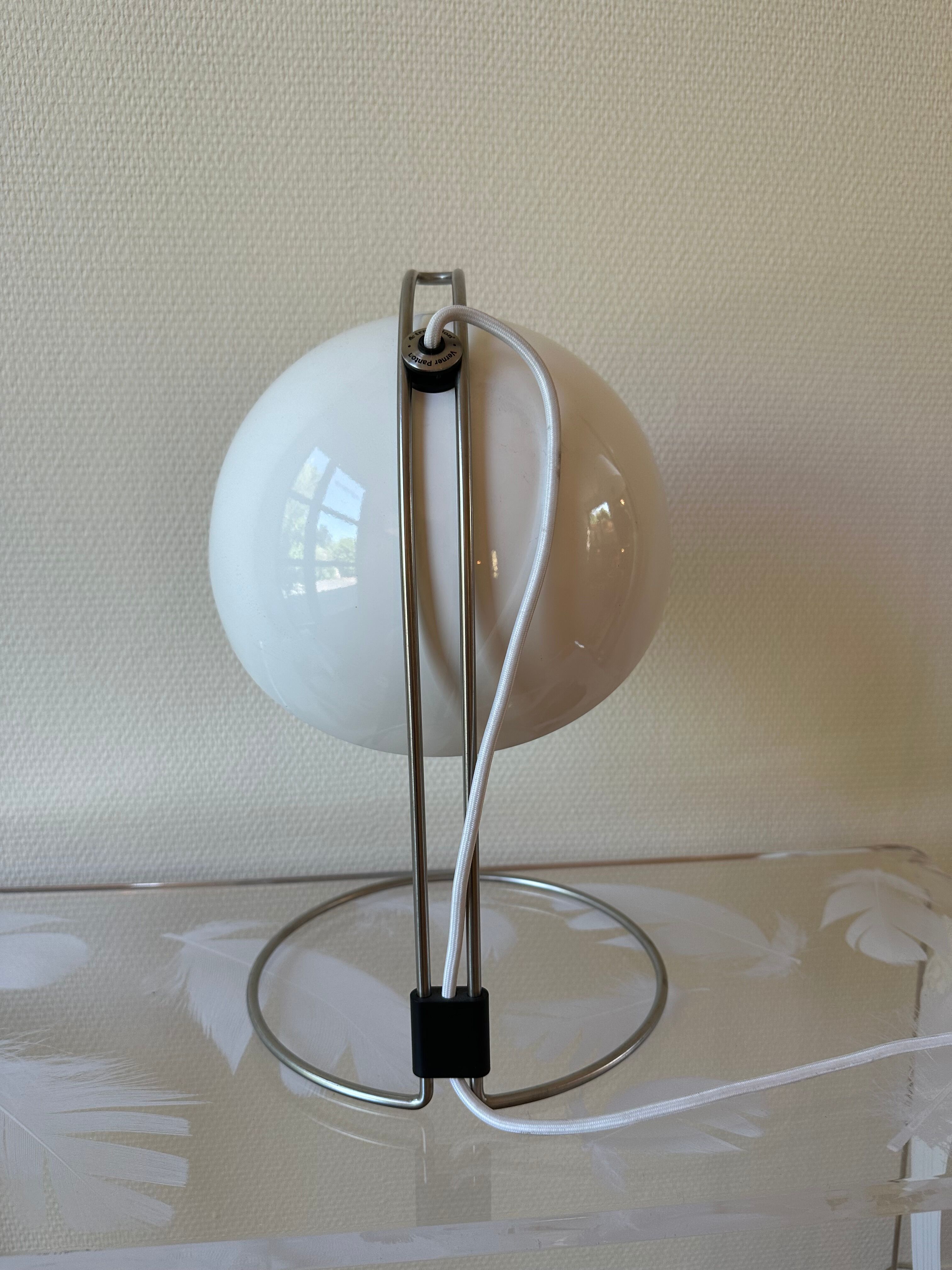 Vener Flowerpot Lamp Panton VP4 bright white And Tradition