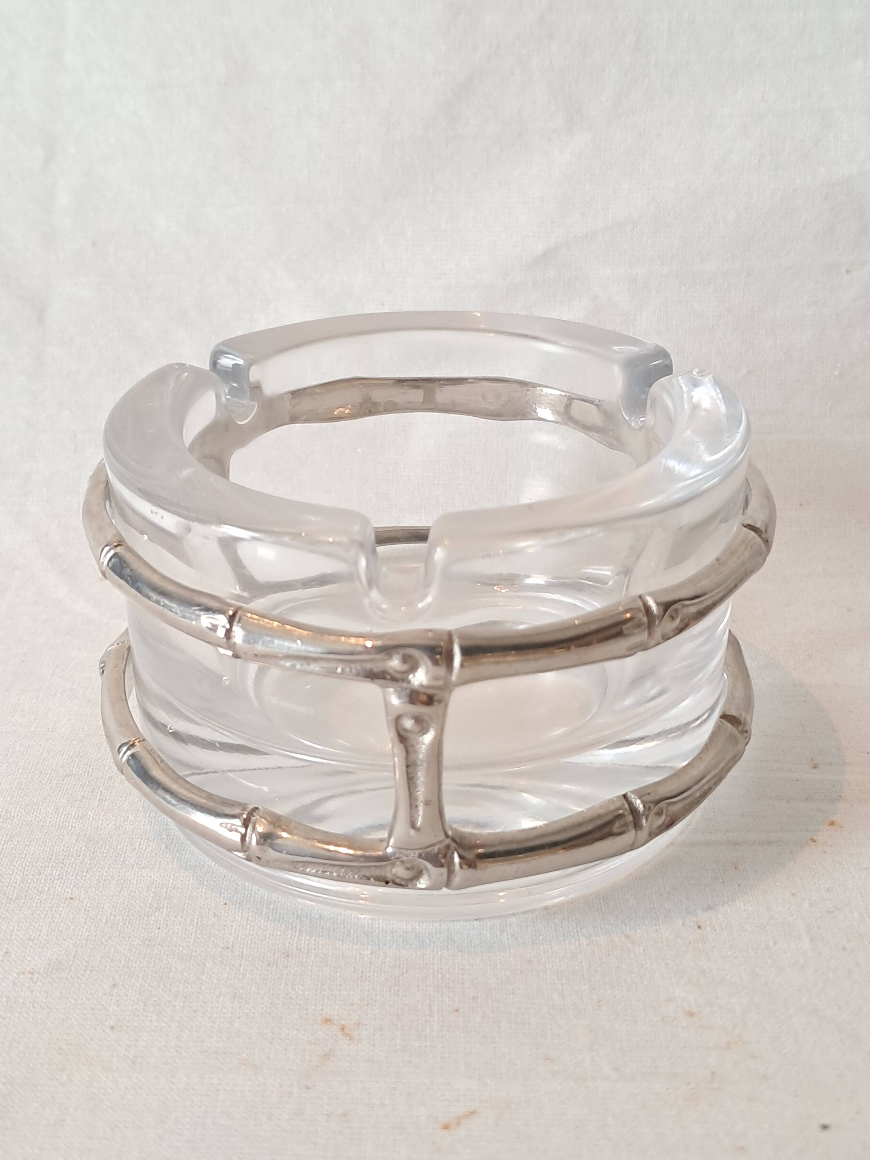Cendrier En Verre Dans Un Support Faux Bambou Métallique