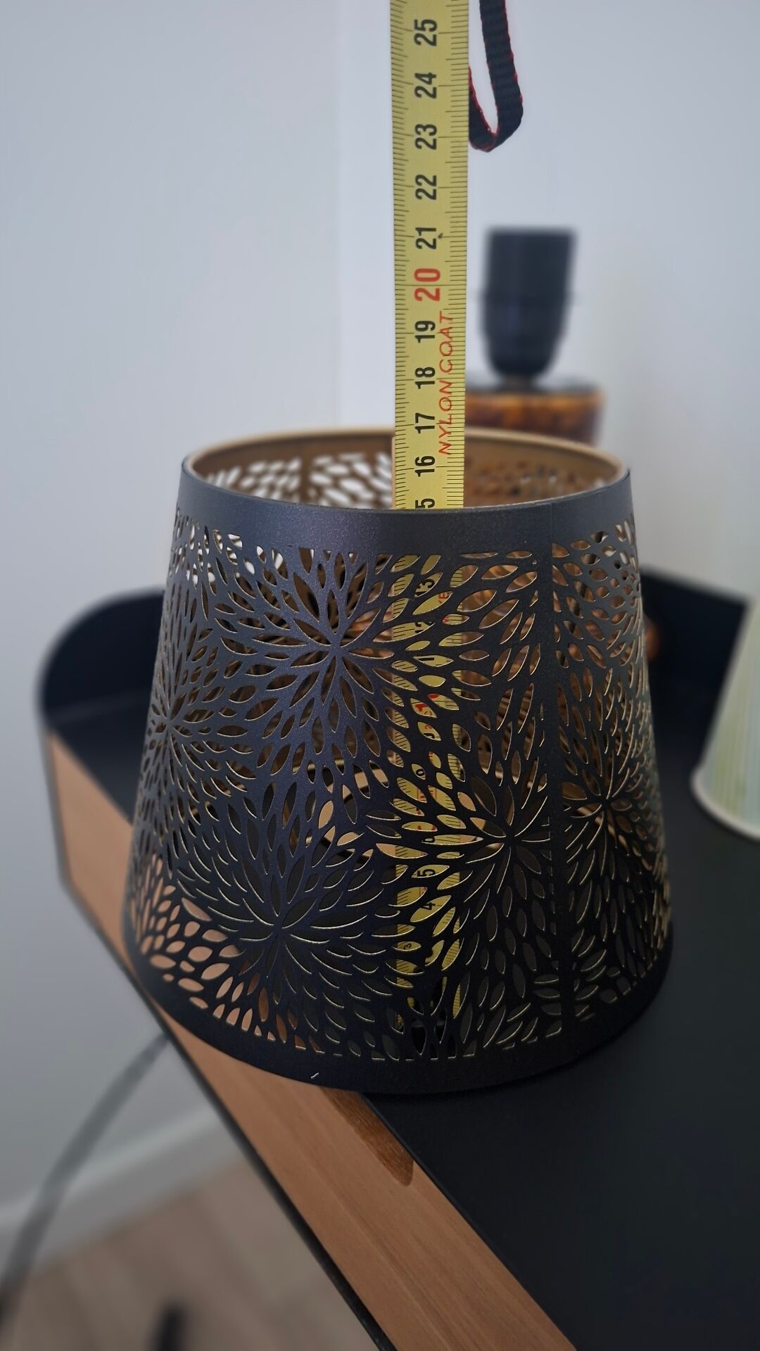 Accolay lamp with shade