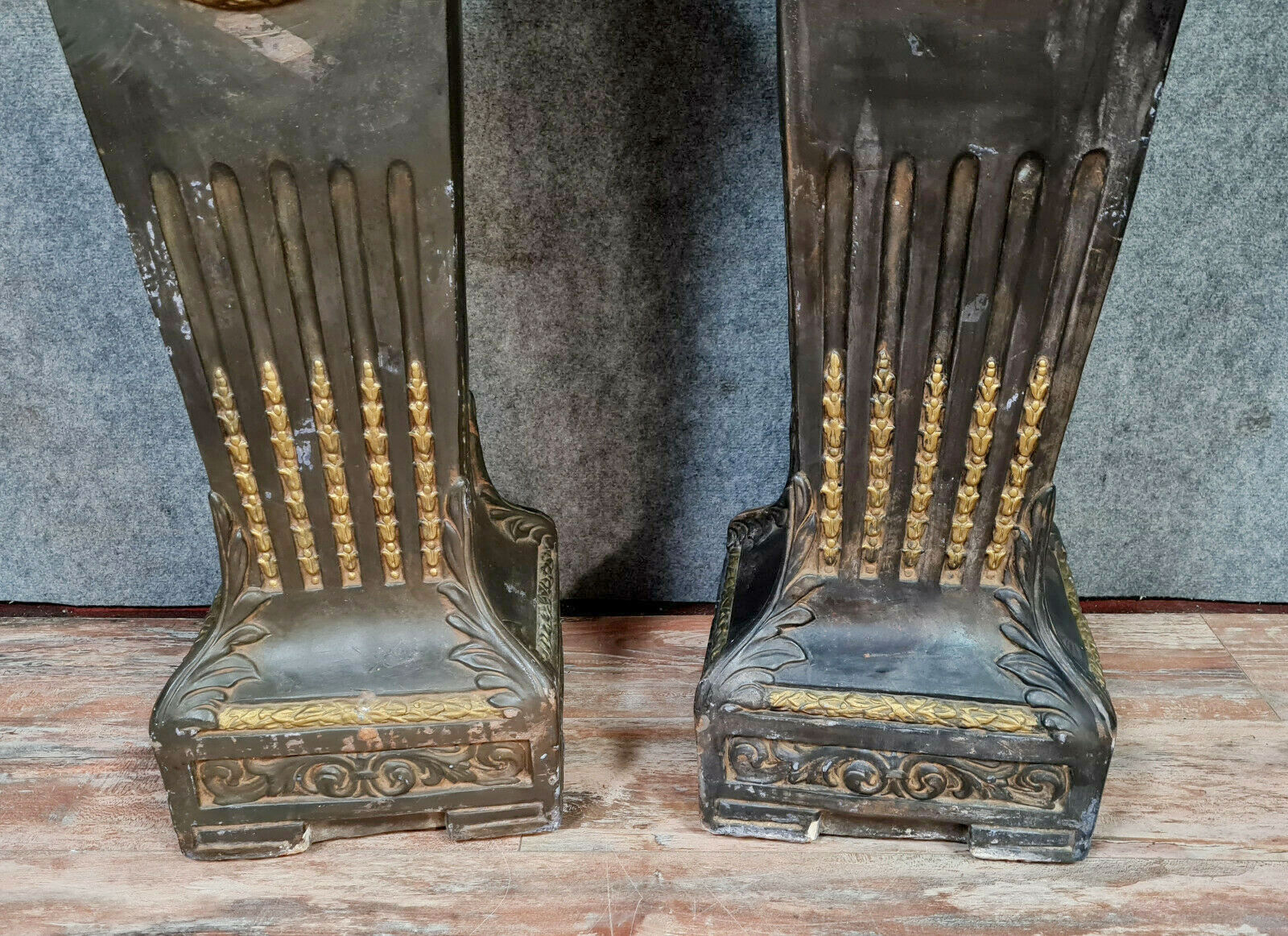 Pair of Louis XVI columns in lacquered and gilded plaster around 1800
