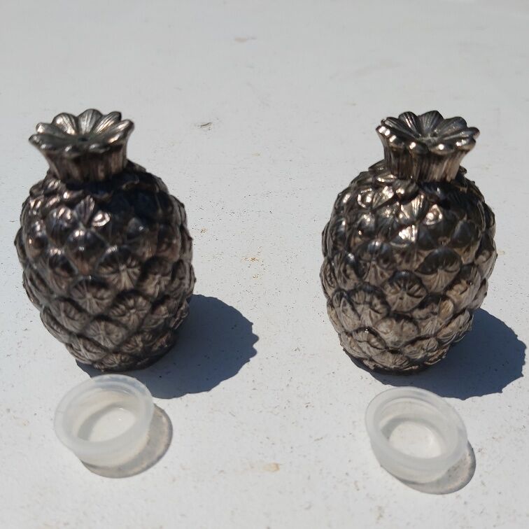 Salt and pepper pineapple silver metal