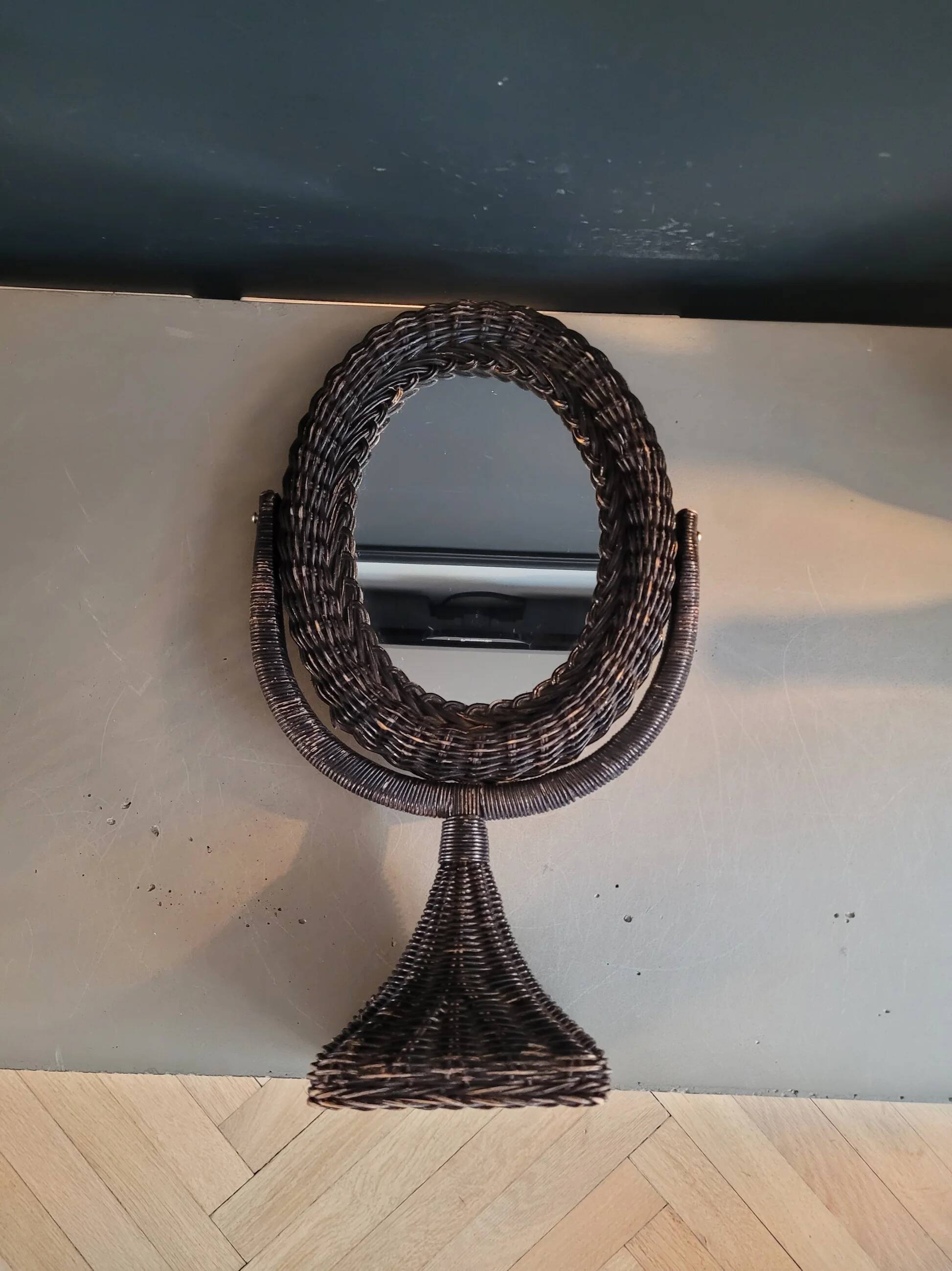 Miroir à poser pivotant en osier noir