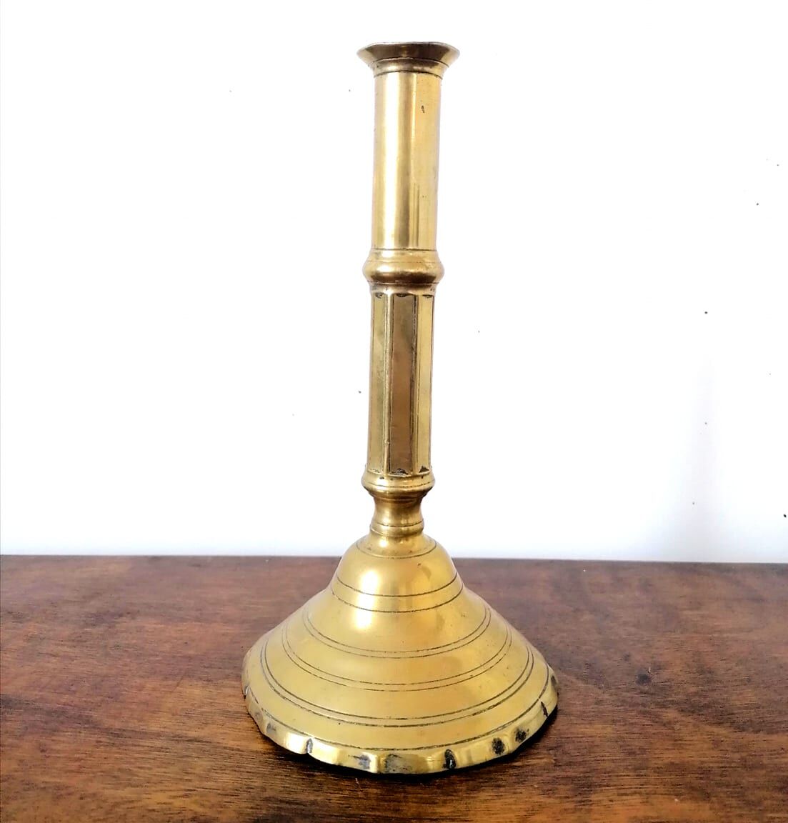 Rare Paire de Bougeoirs Style Louis XVI en Bronze Doré - XIXe Siècle - Décoration