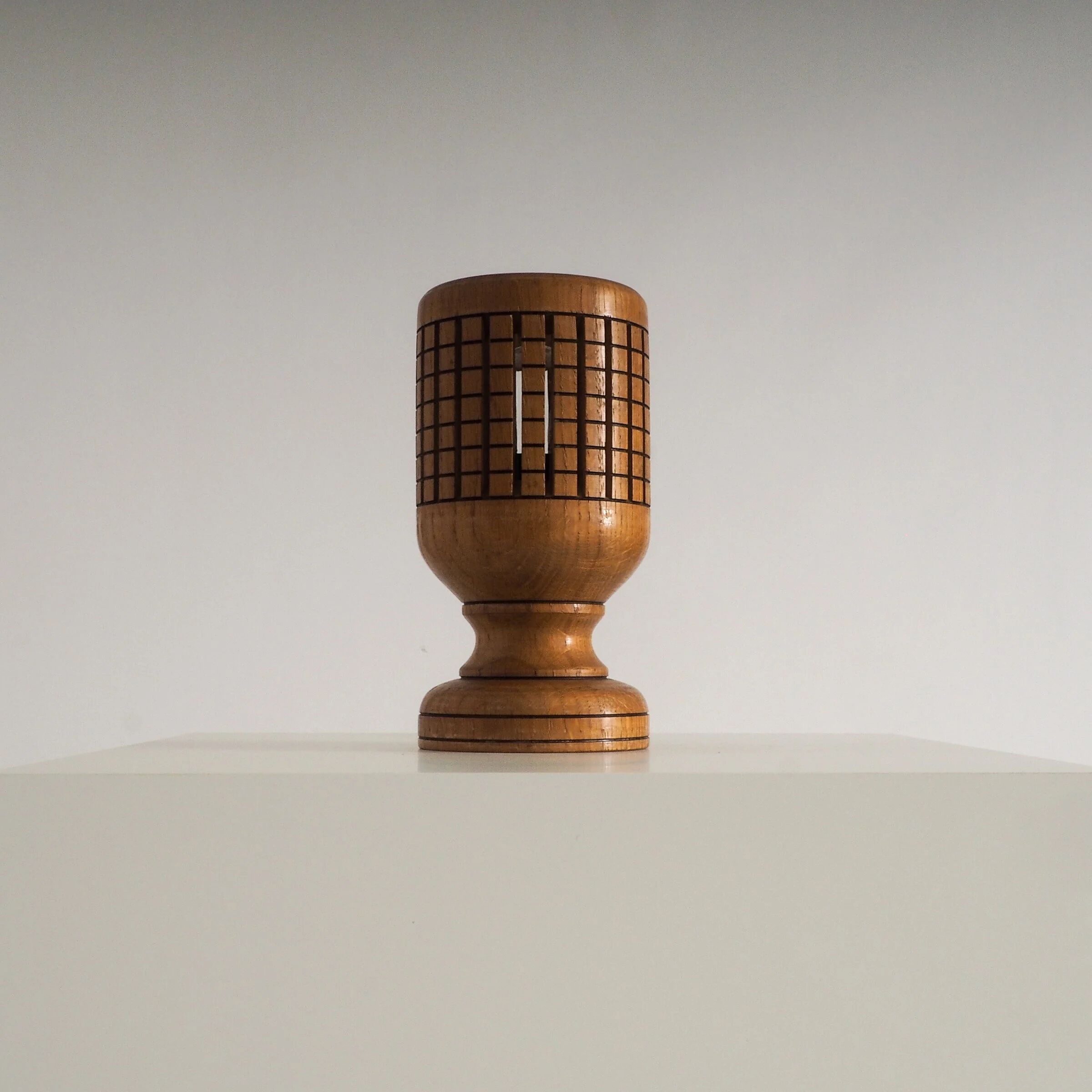 Vintage wooden lattice accent lamp
