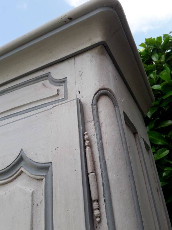 Bonnetière, standing man, Louis XV, 18th century walnut