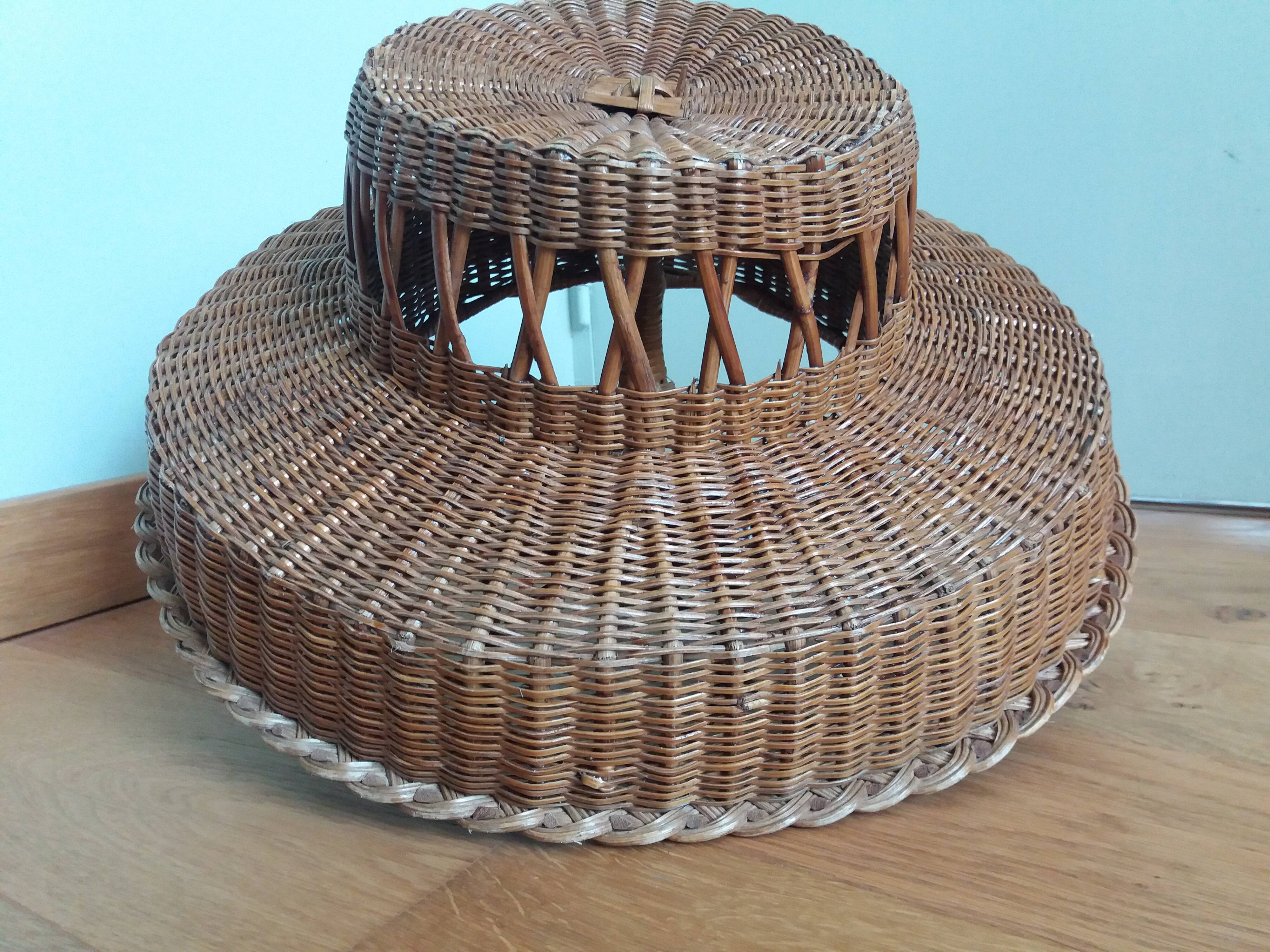Aperitif basket for glasses and bottles in rattan wicker