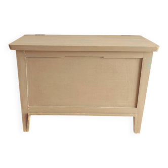 Vintage chest