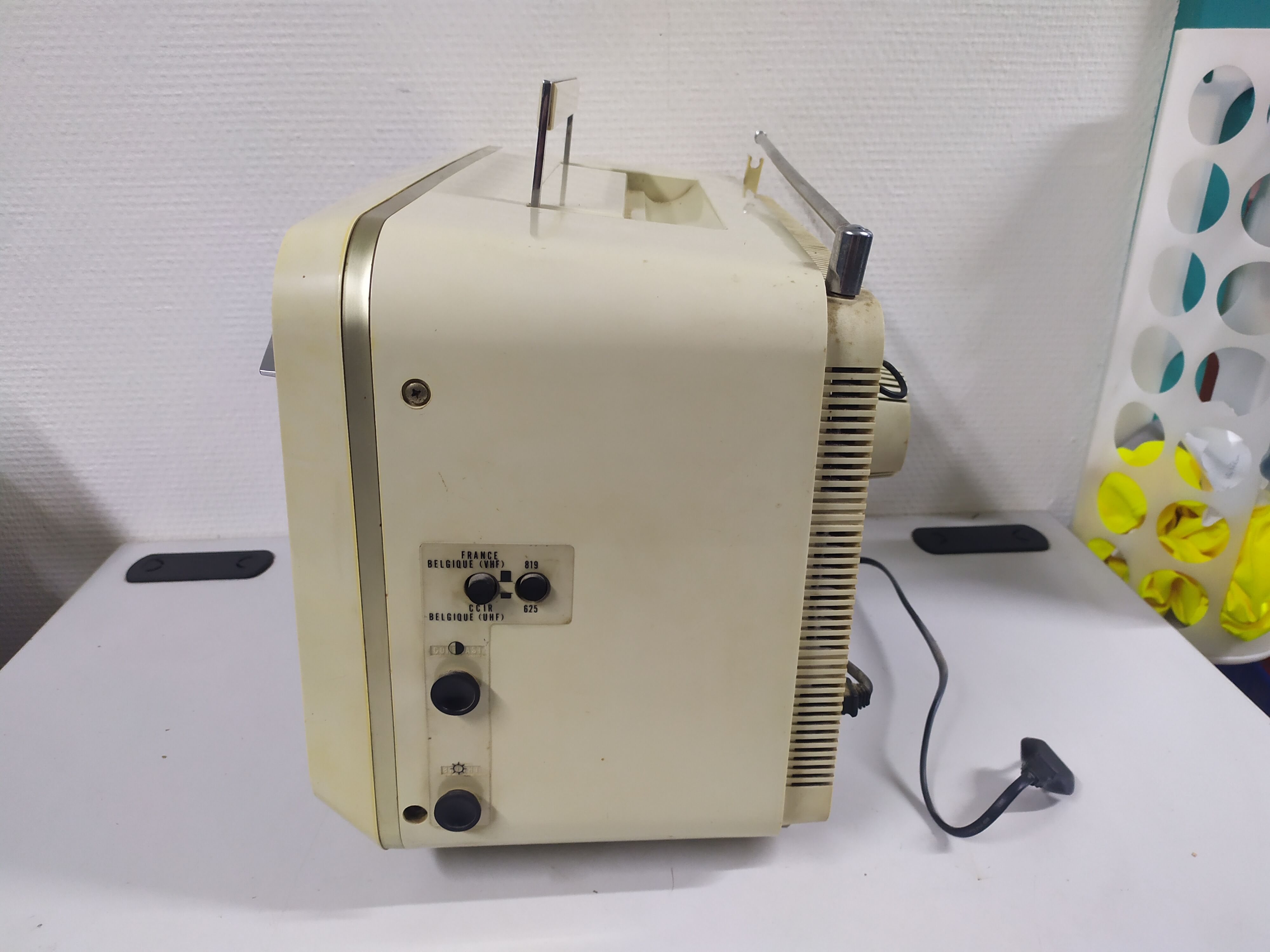 Vintage TV HITACHI F-54M