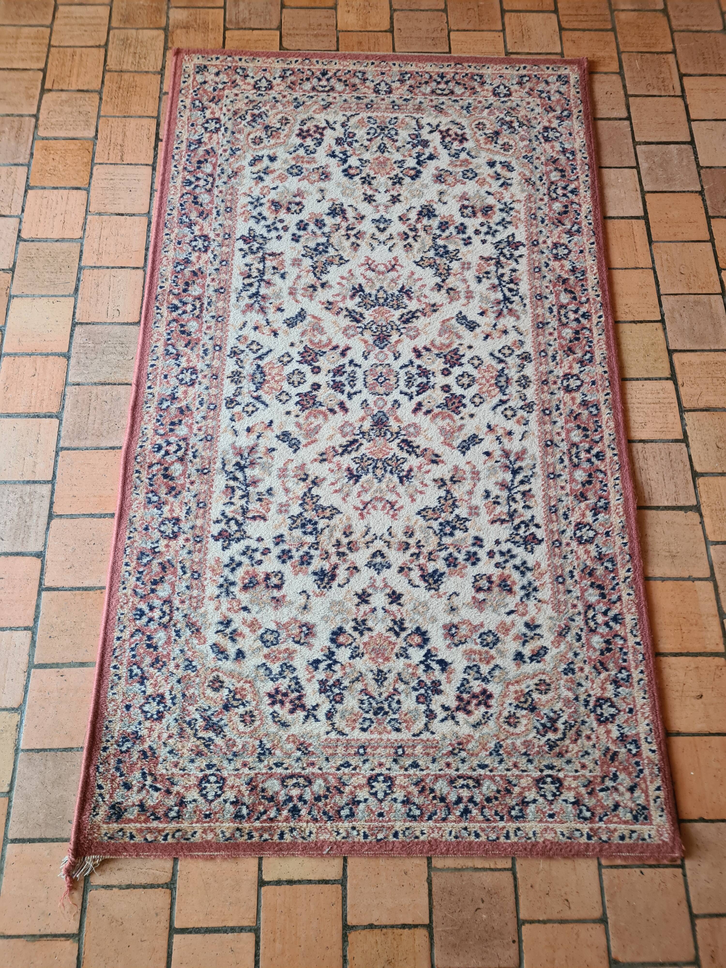 Small carpet 1m40 x 80 cm