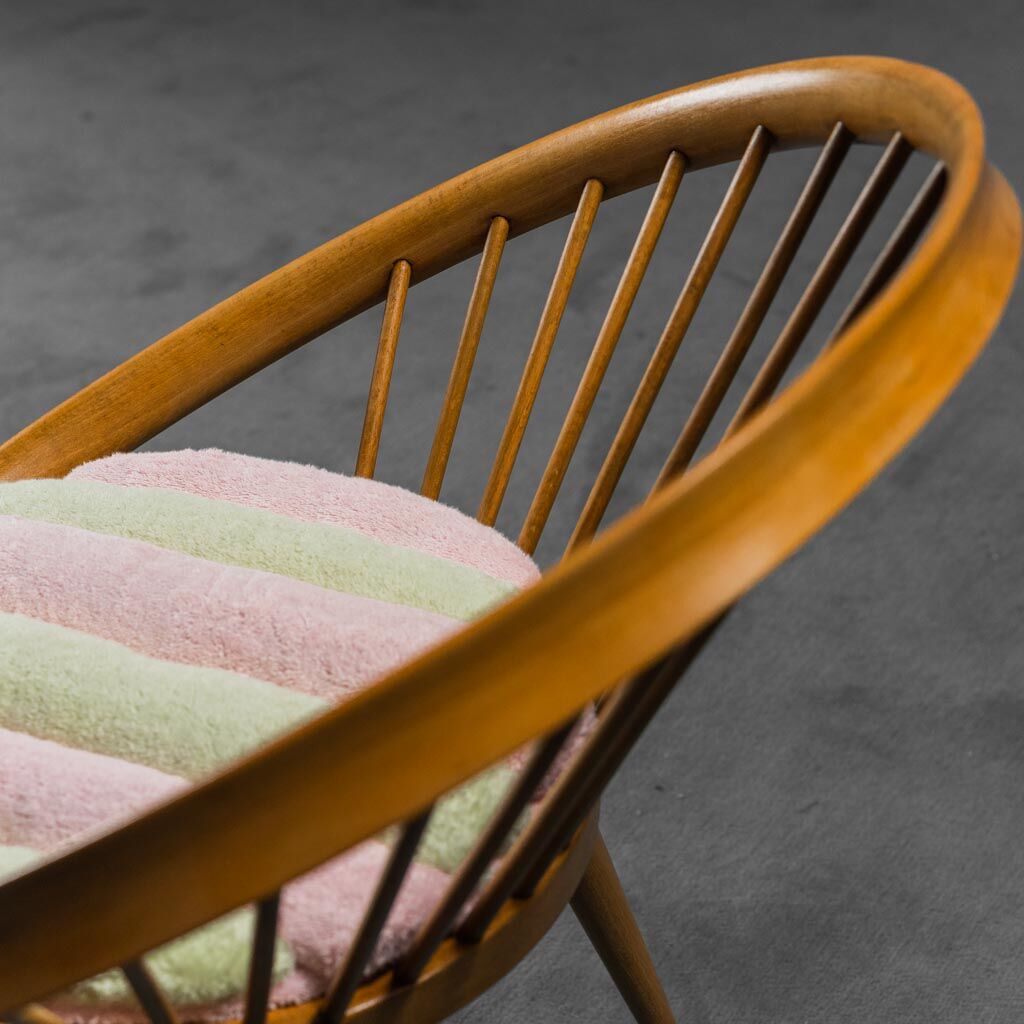 circular armchair in 60s vintage modern sponge