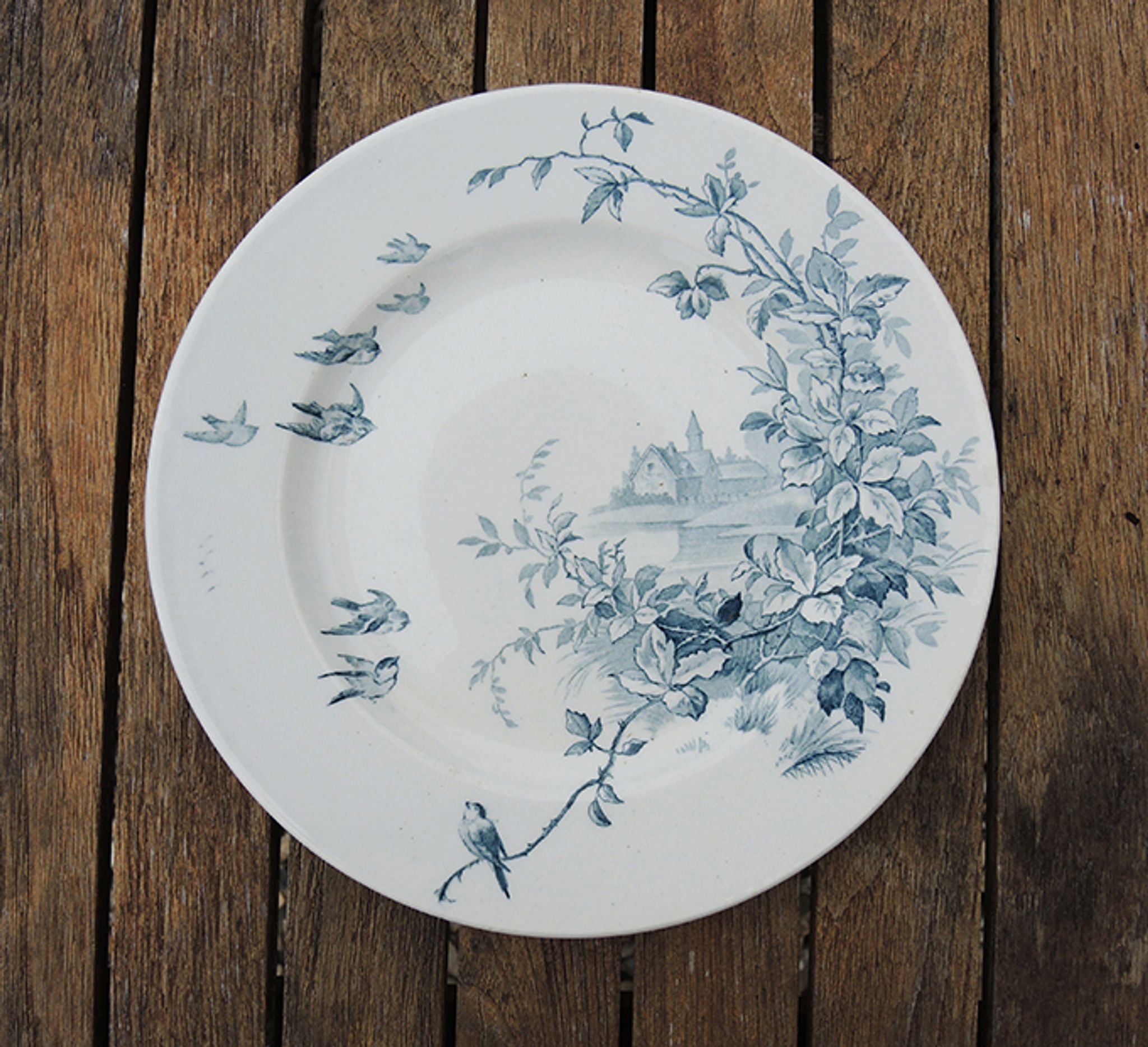 Old faïencerie de gien dessert plate: landscape decor