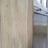Bookcase with patinated partitions