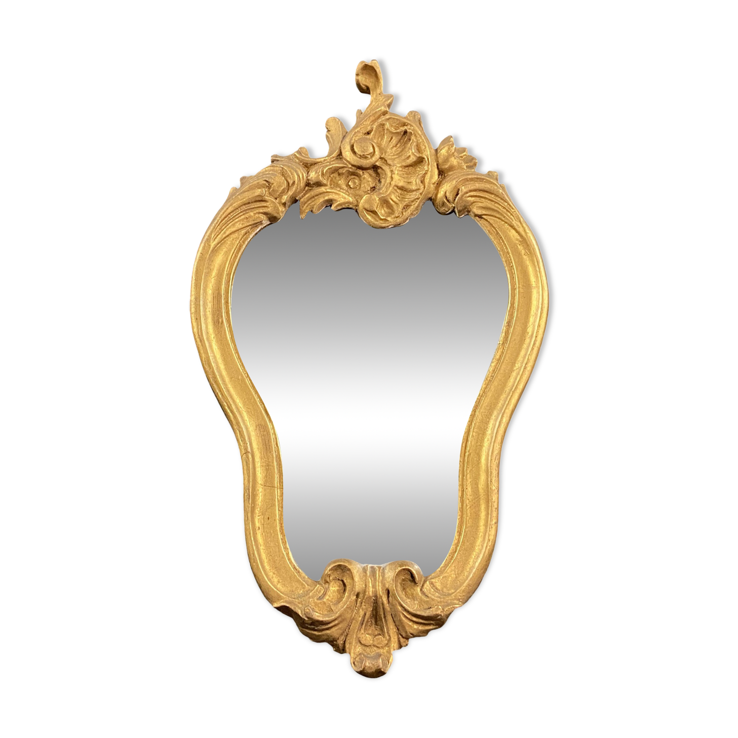 Violin mirror with shell decoration