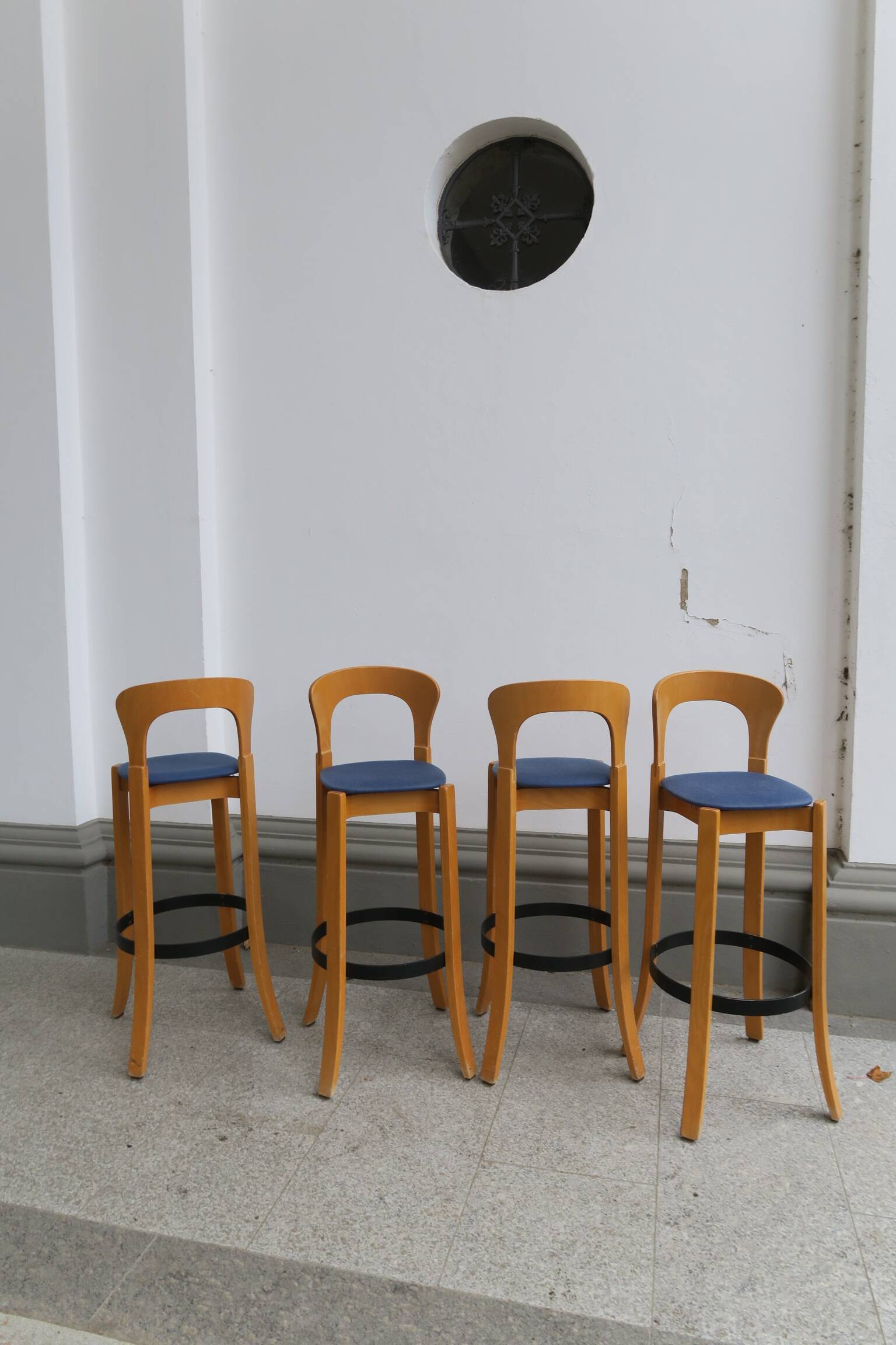 4 tabourets de bar dans le style de Bruno Rey ou Alvar Aalto