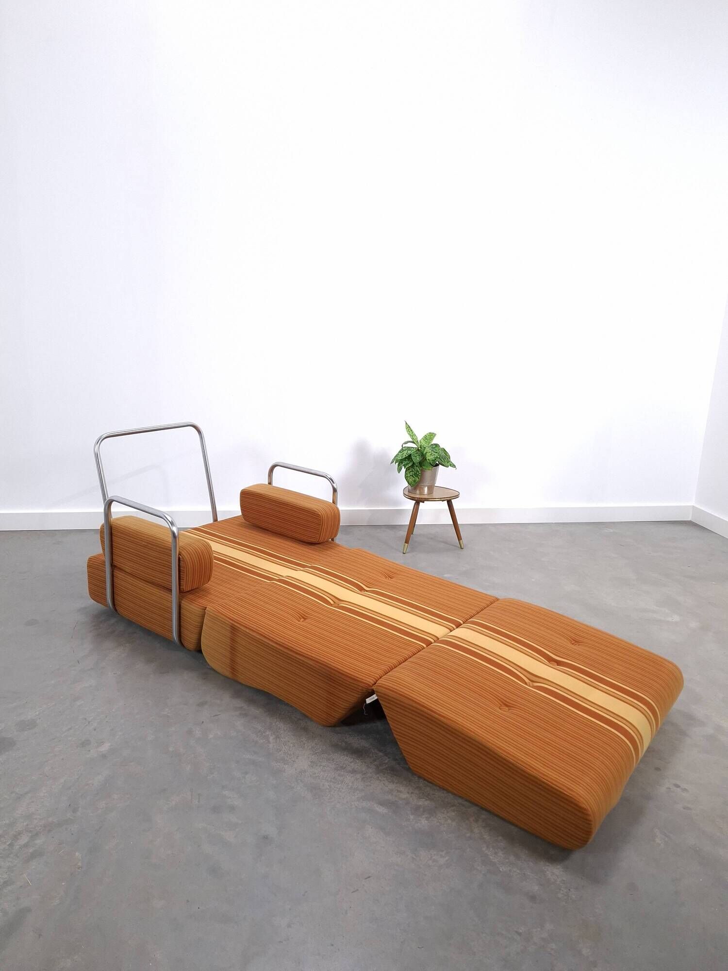 Vintage 1970s retractable lounge chair – Ochre yellow brown, sofa bed