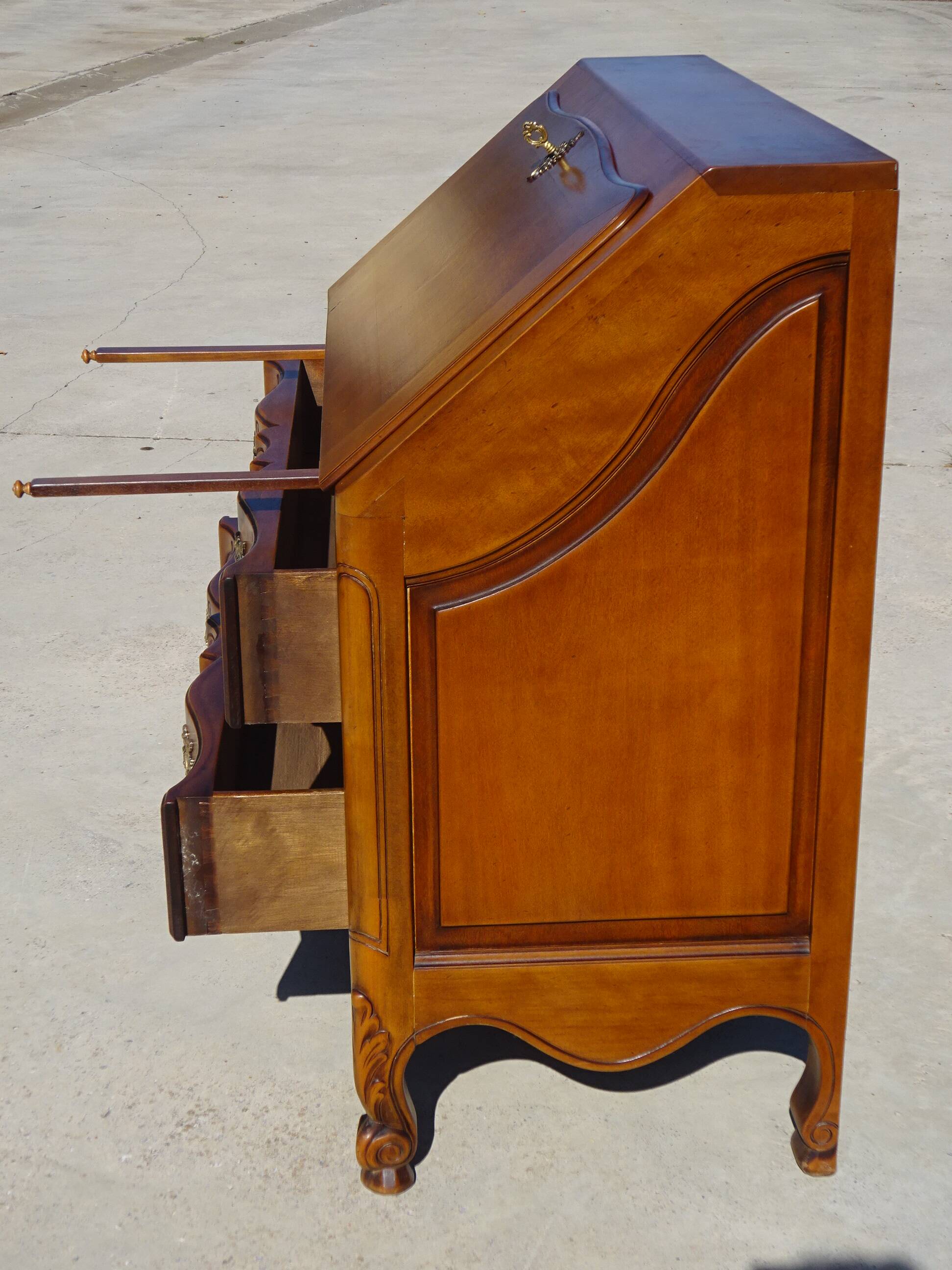 Secretary in solid cherry wood in Louis XV style.