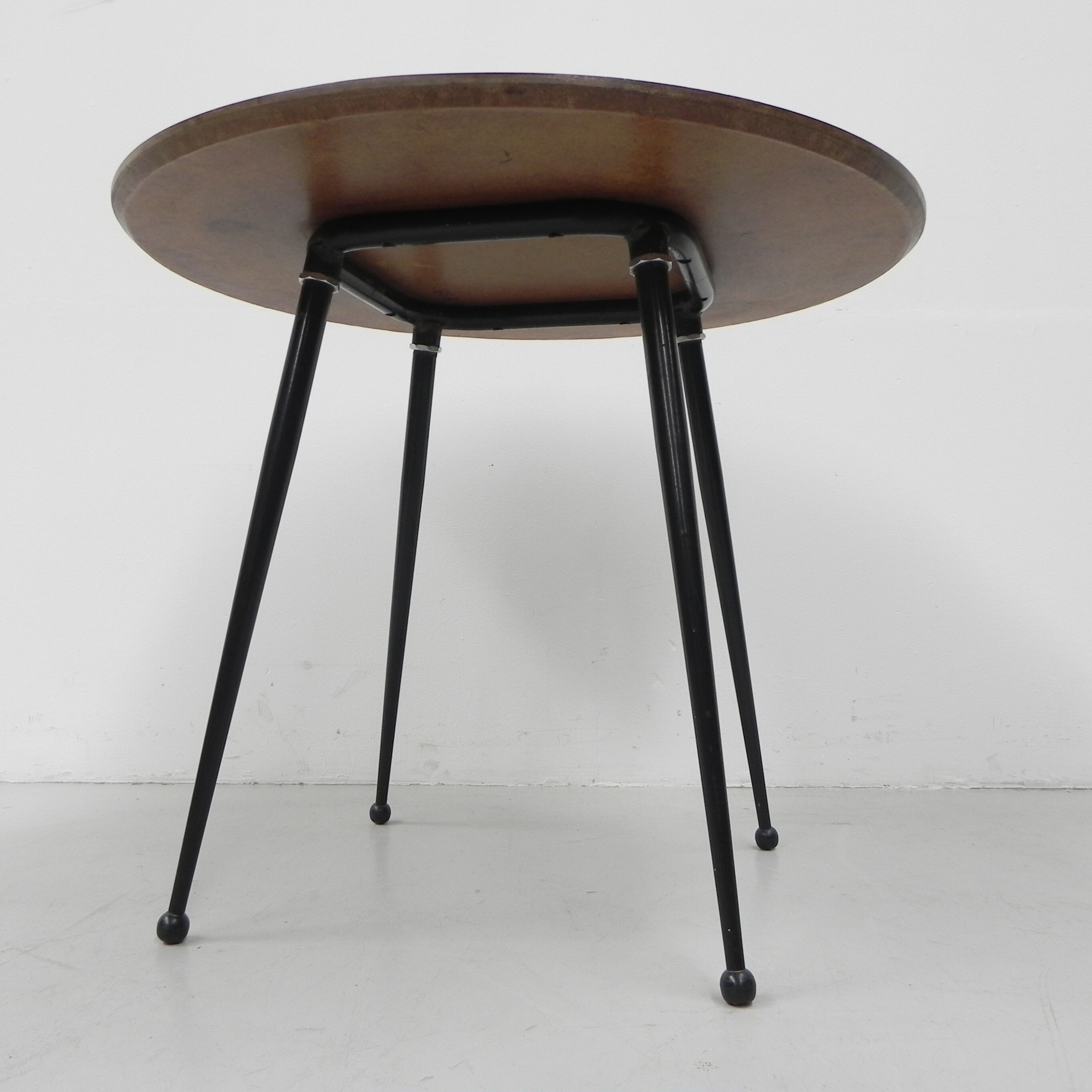 Vintage coffee table with round formica top