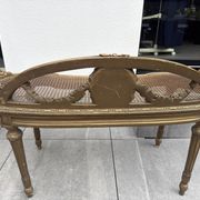Superb salon bench (basket model) in Louis XVI style.