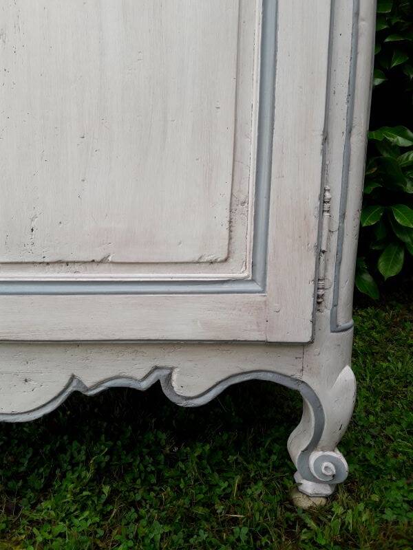 Bonnetière, standing man, Louis XV, 18th century walnut