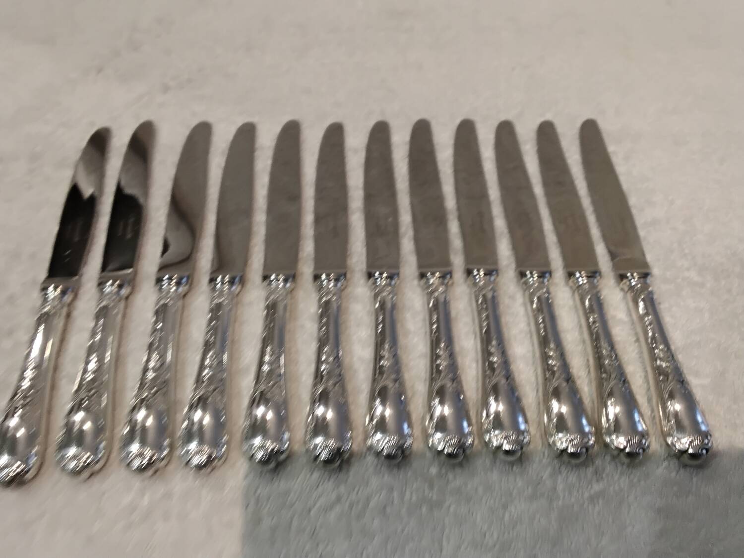12 Christofle Marly silver plated dessert knives, 19.7cm