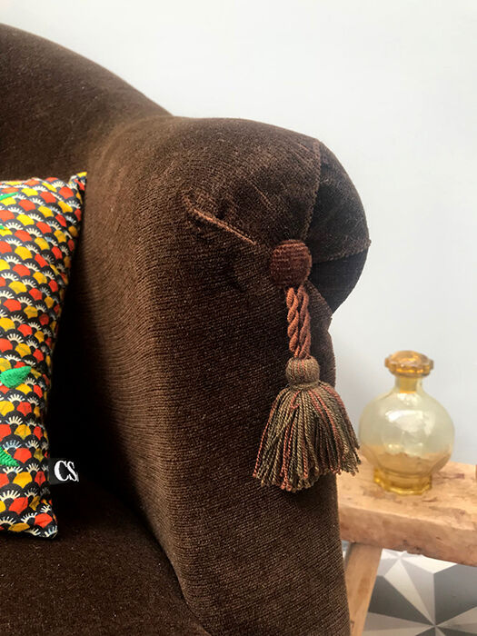 Chocolate toad armchair