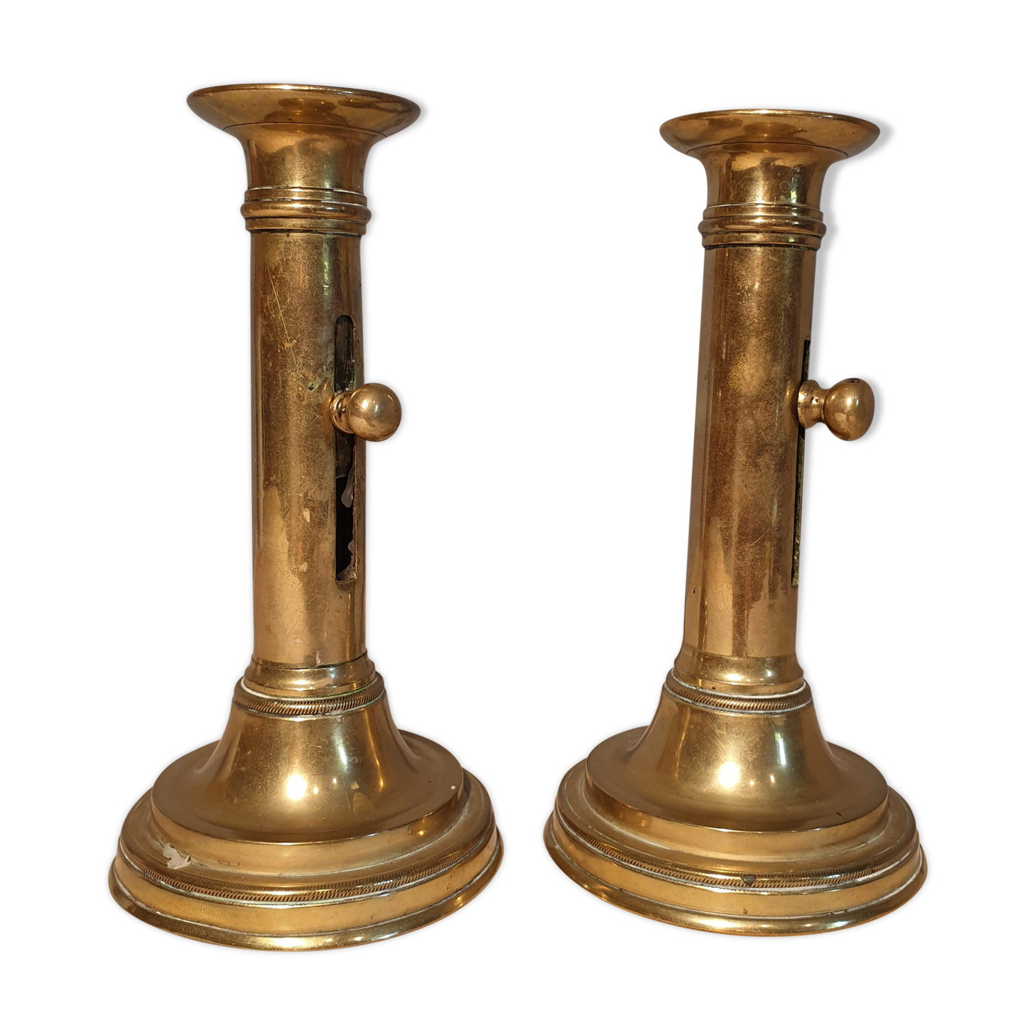 Two pusher candlesticks