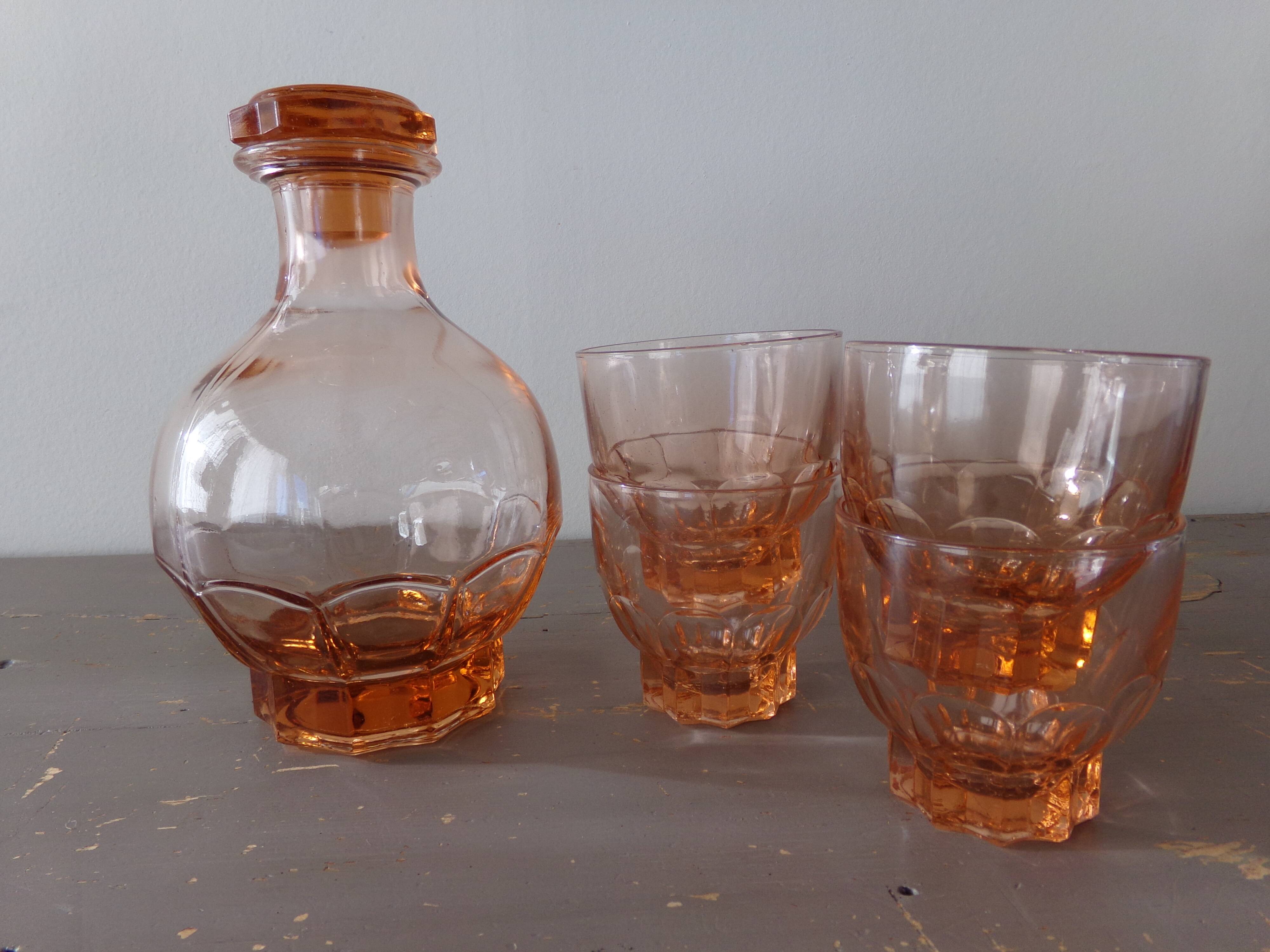 Art Deco carafe and its 4 glasses