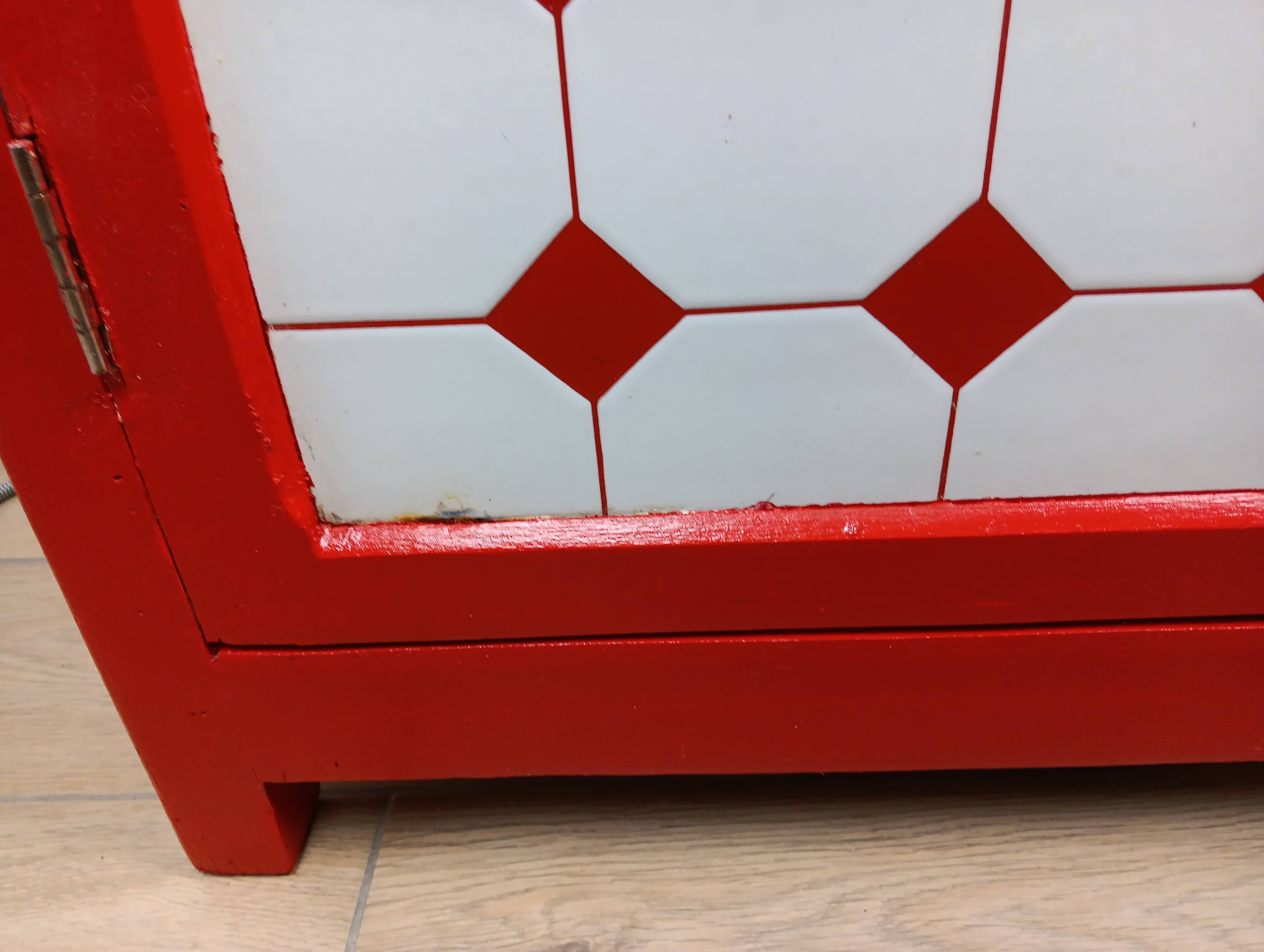 Meuble de métier , buffet parisien en tôle émaillé rouge et blanc