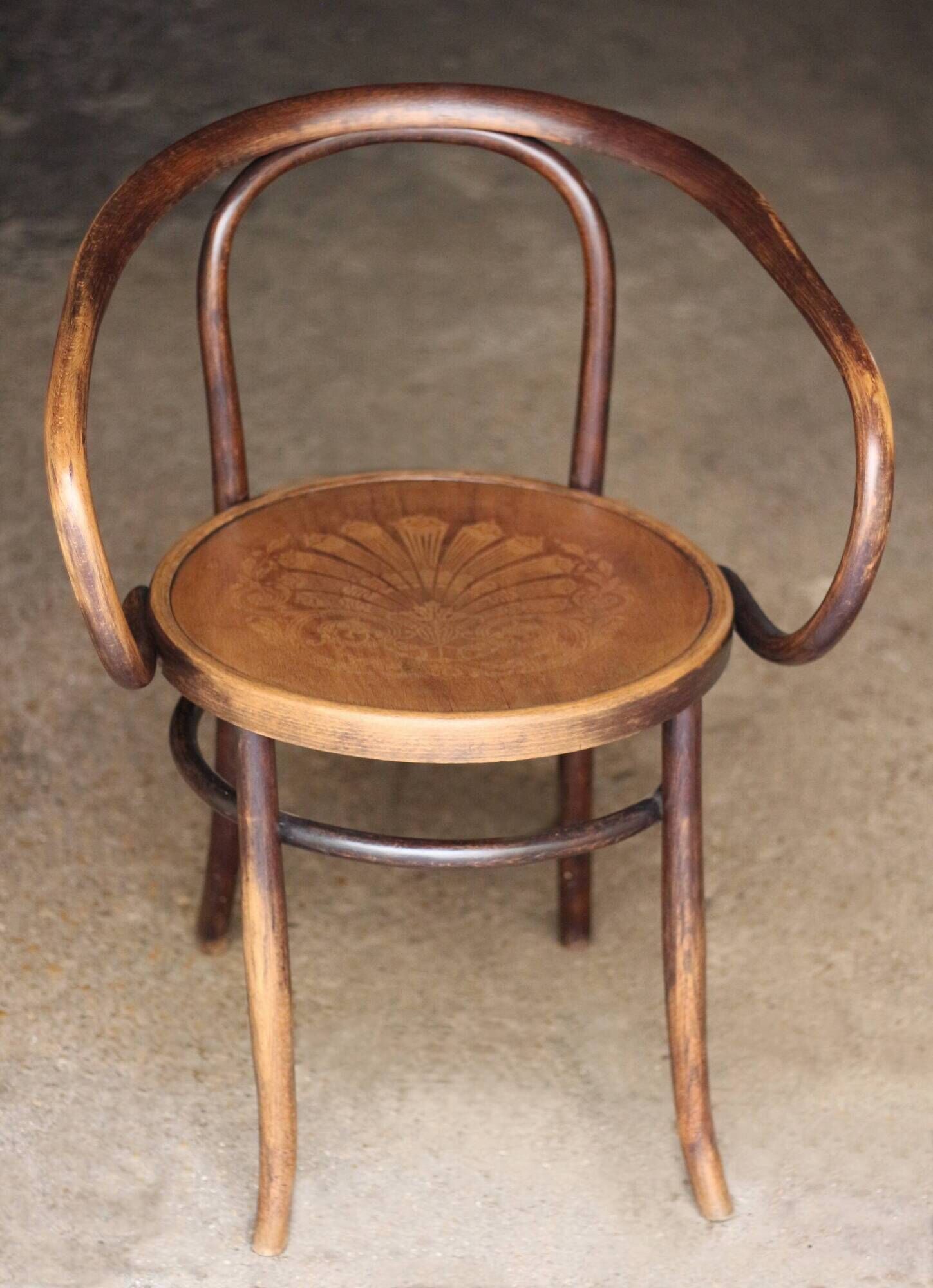 Very beautiful mundus / ungvar armchair (early 20th century) in curved beech