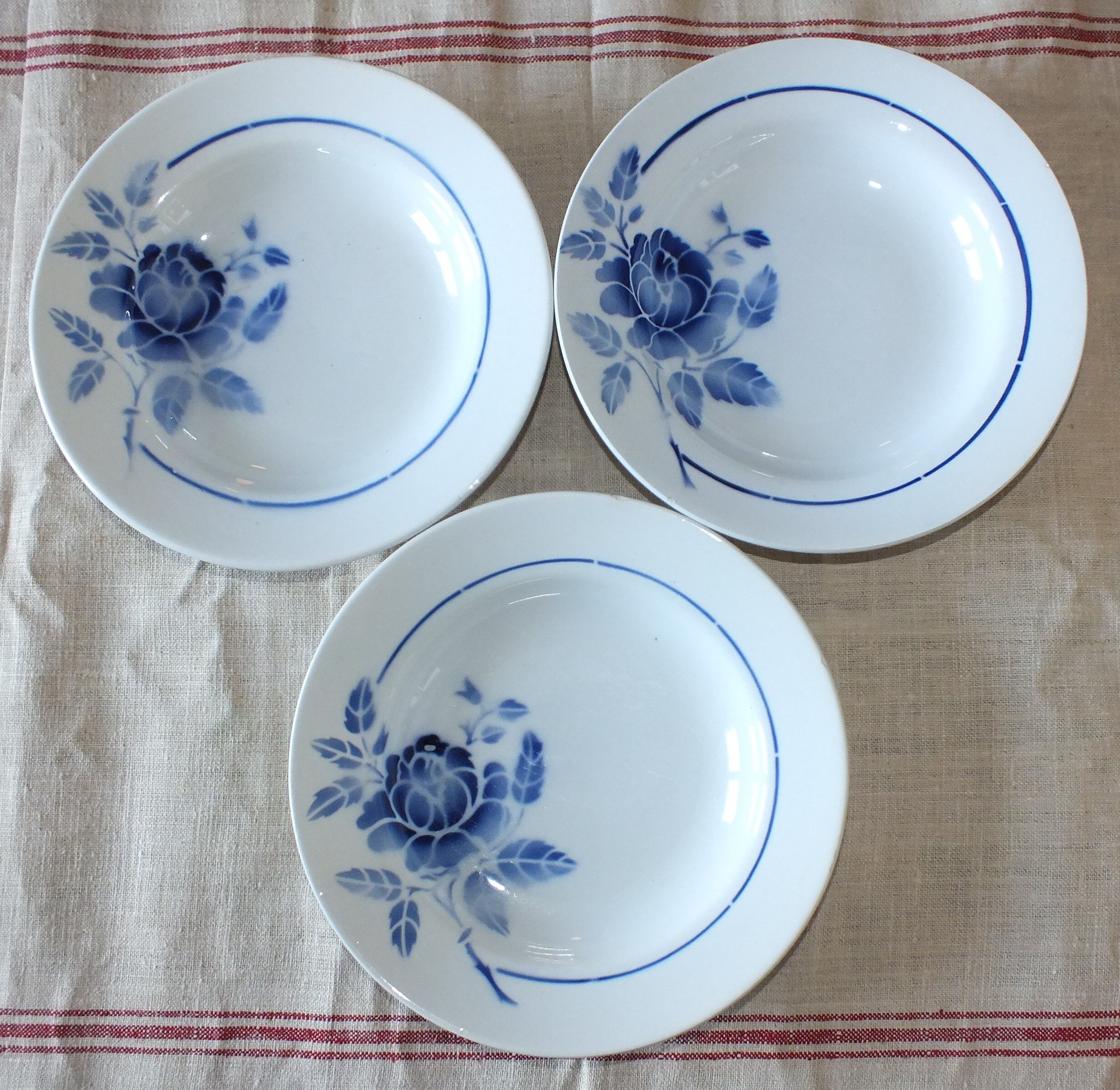 3 assiettes creuses Saint Amand modèle Rosine