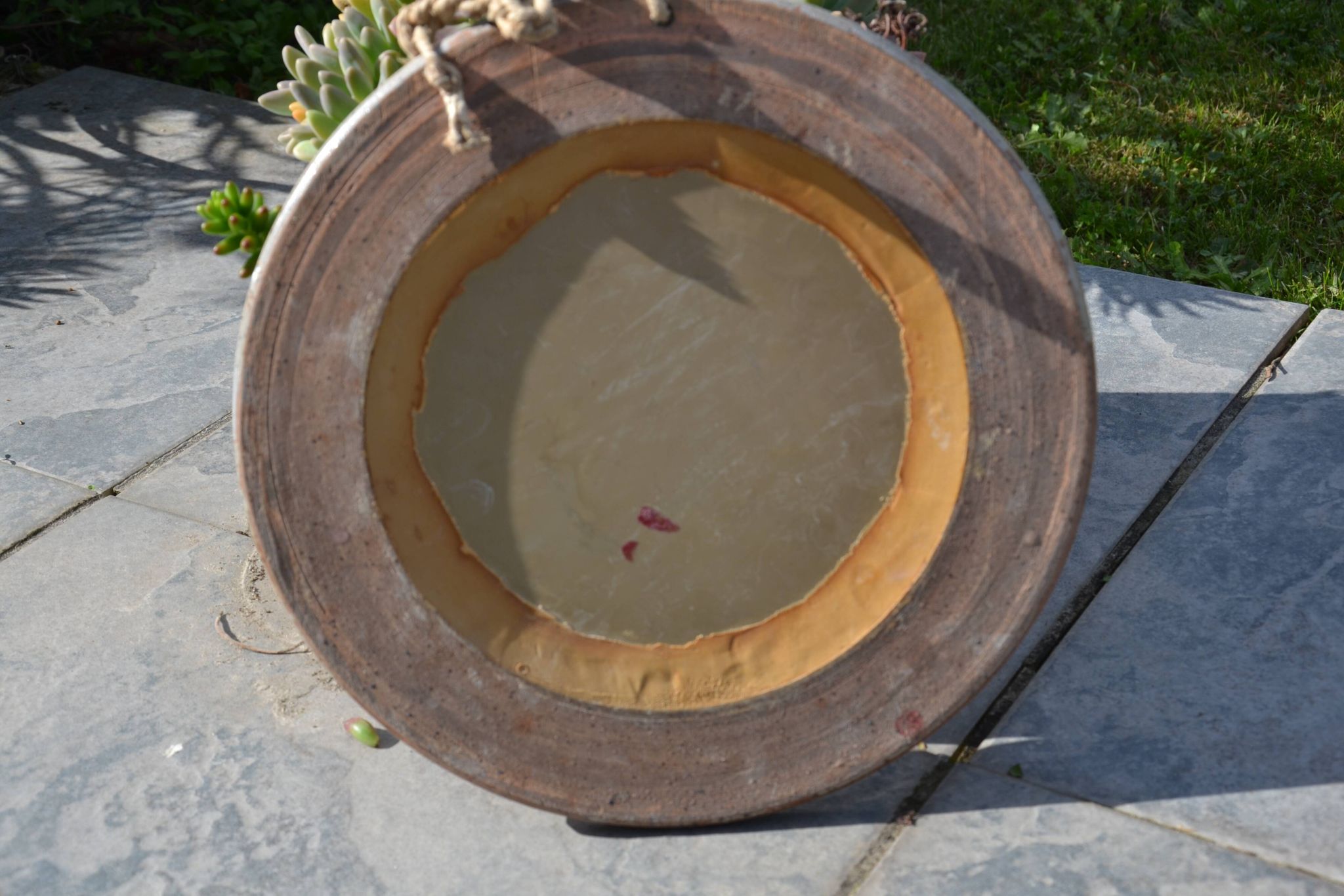 Miroir rond en céramique signé