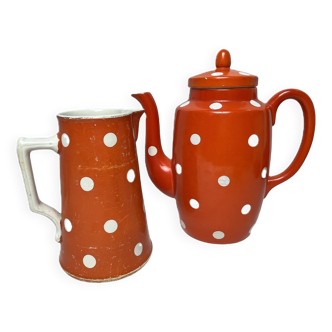 Sarreguemines, two red earthenware jugs with polka dots circa 1940