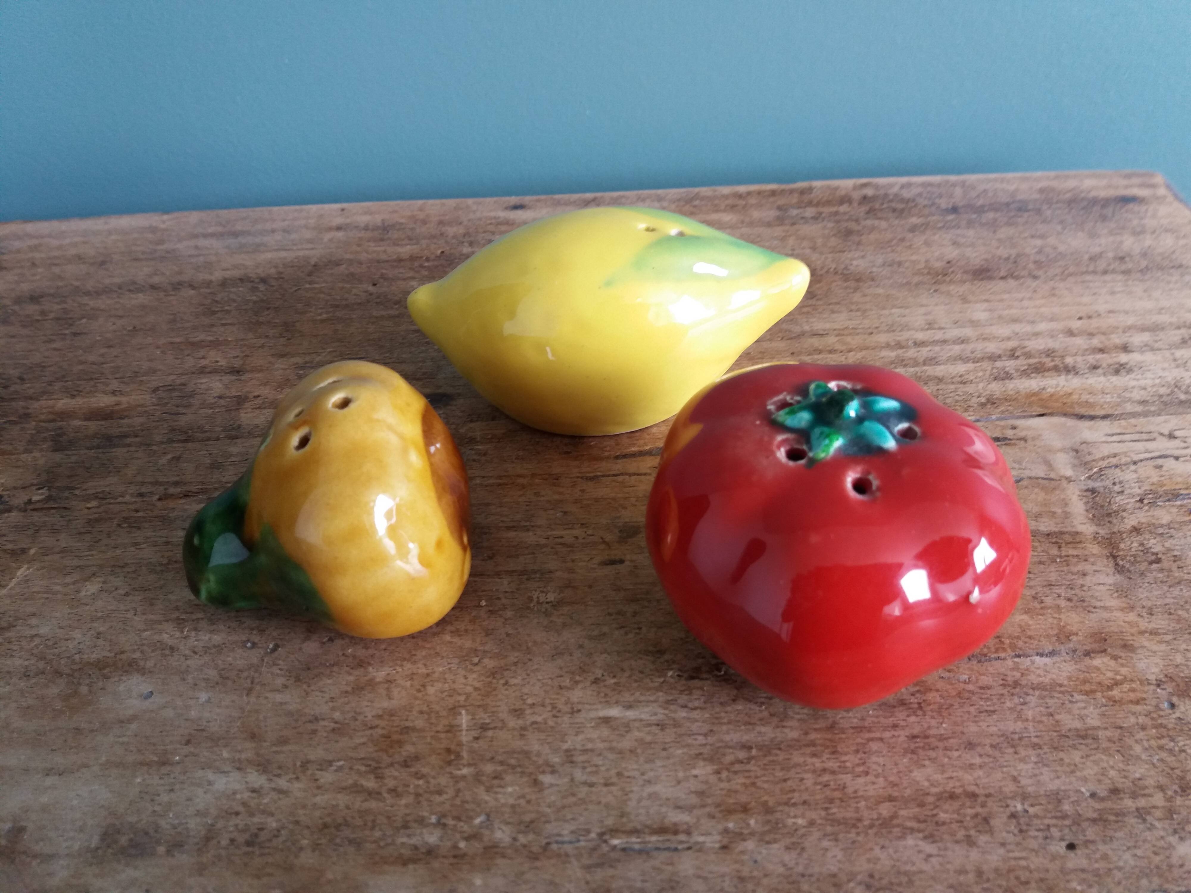 Salt shaker pepper slushie tomato onion lemon