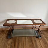 Table basse artisanale et fonctionnelle