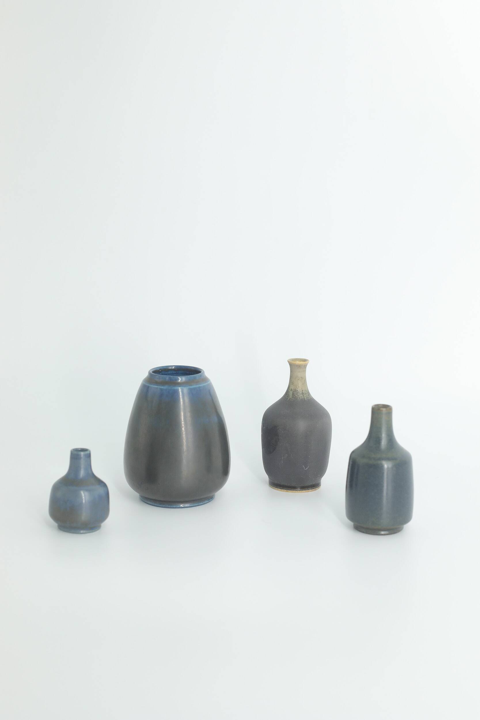 Set of 4 Mid-Century Scandinavian collectible vases in blue and brown stoneware by Gunnar Borg.