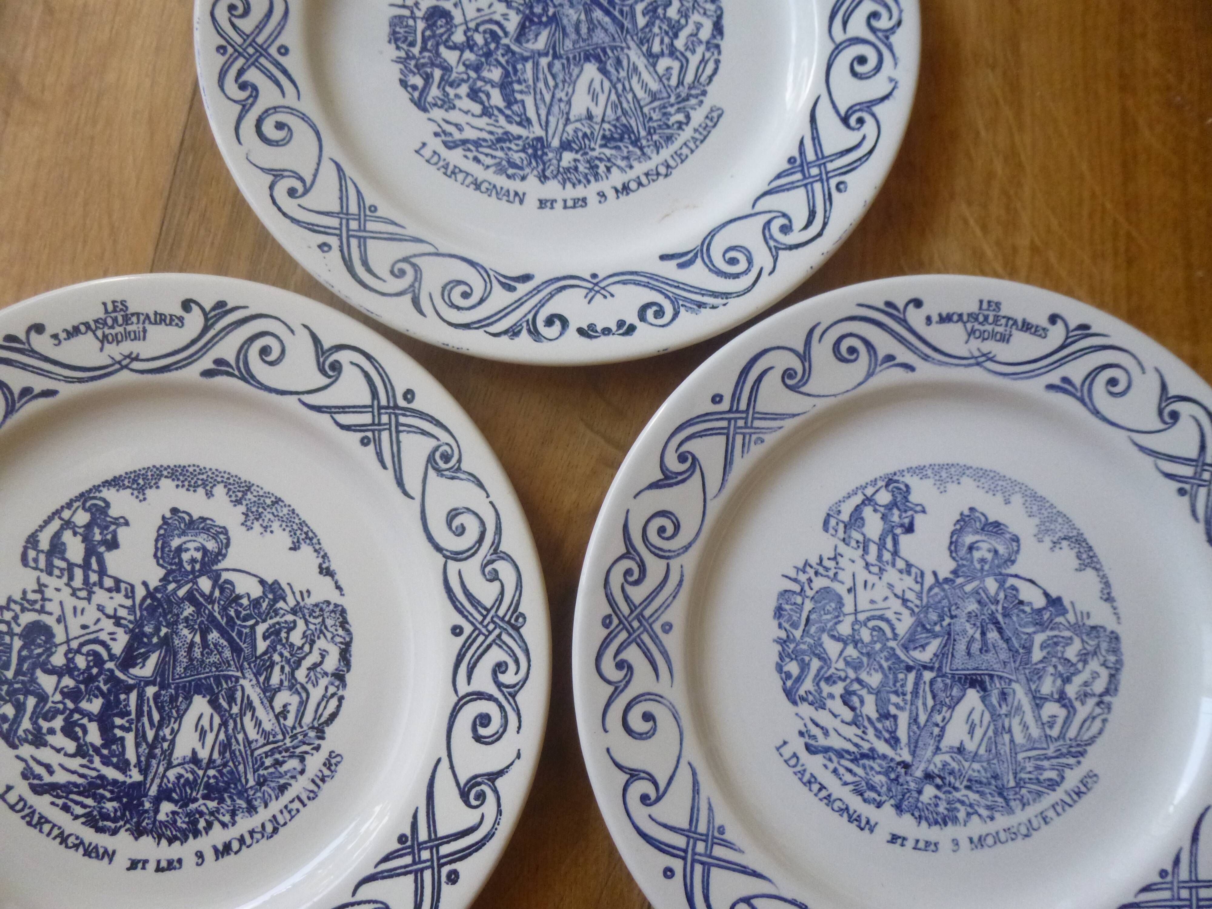 3 Yoplait advertising plates - The 3 musketeers