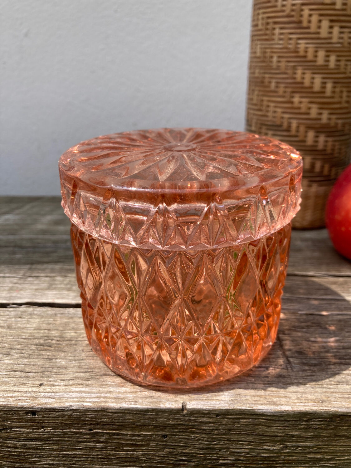Powder box for Art Deco jewelry in pink crystal