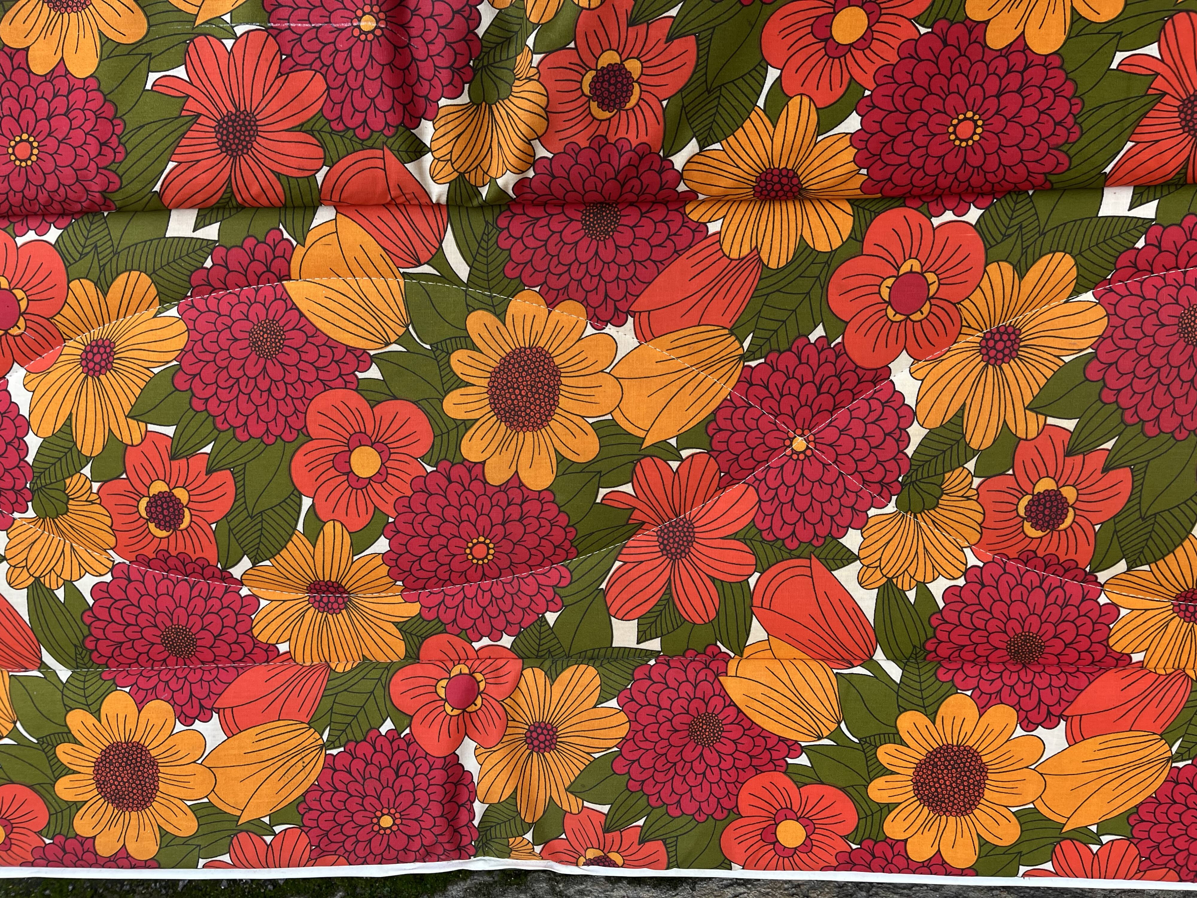 Vintage flower camp bed
