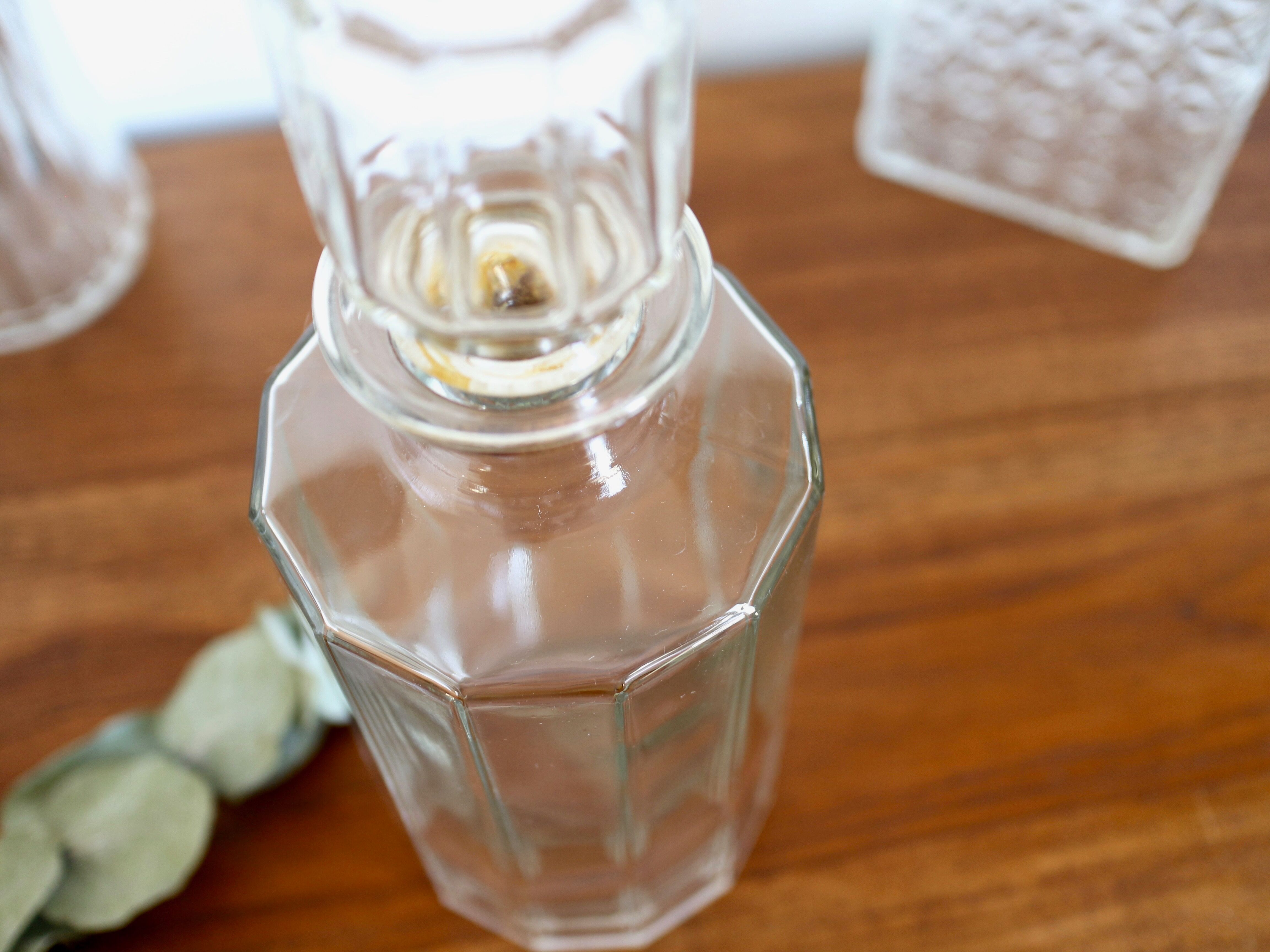 Round whiskey carafes