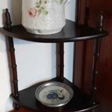 Étagère de coin en bois