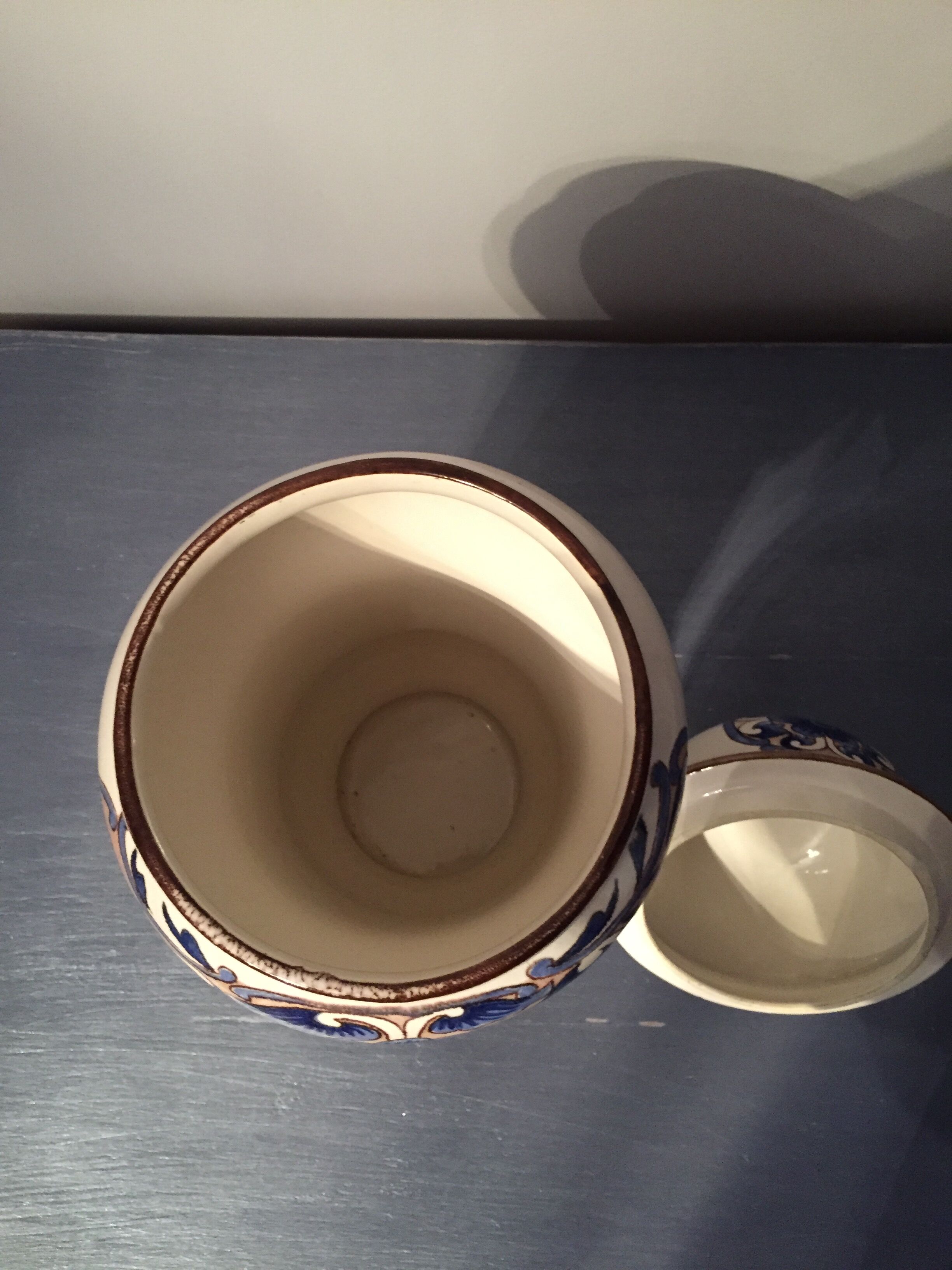 Saint Clement porcelain apothecary pot