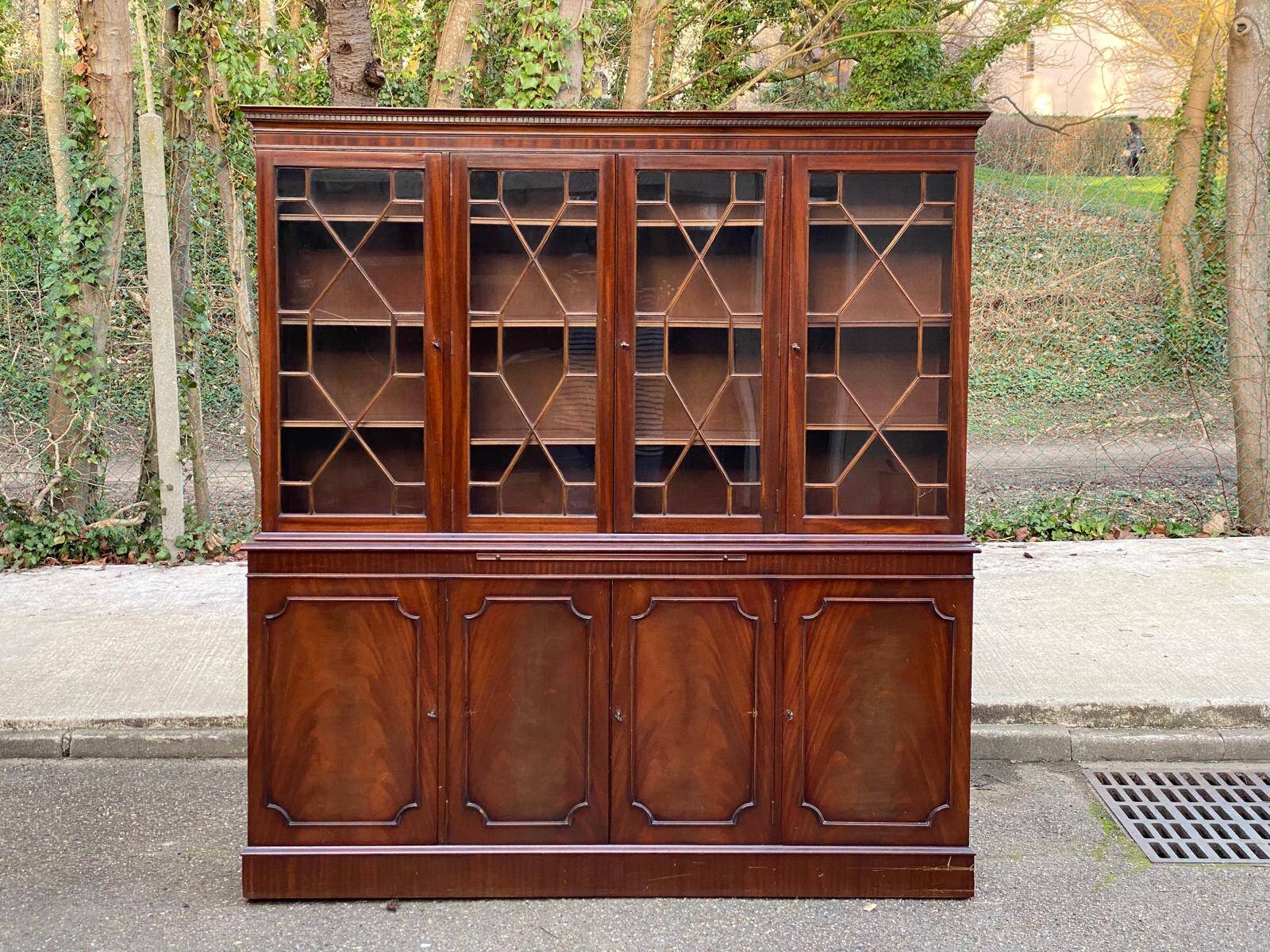 English display cabinet with 4 doors in mahogany, 1960.