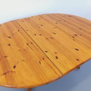 Suite of a round table with extension and 4 vintage pine chairs from the 60s and 70s