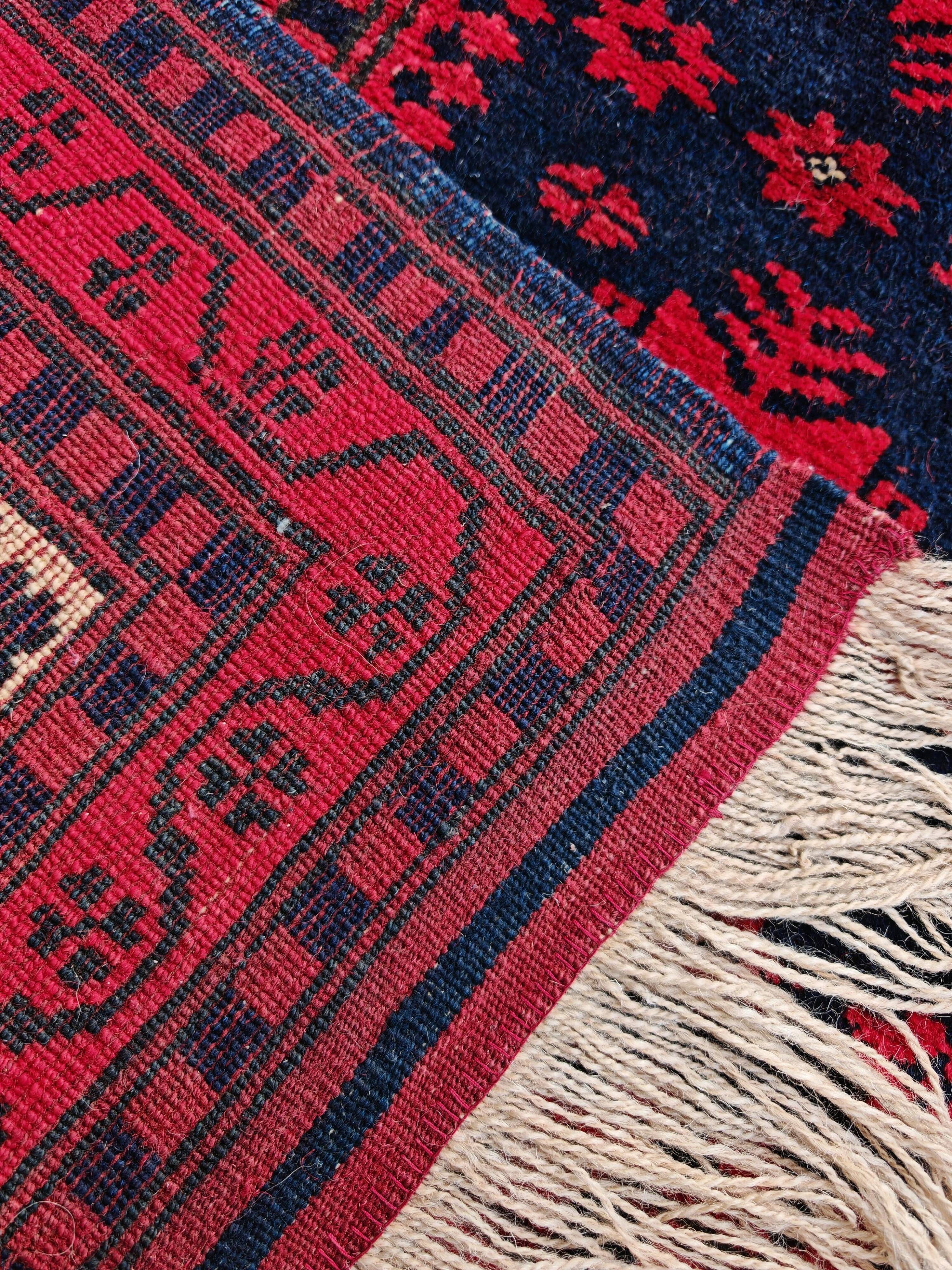 Yagcibedir carpet, vintage, handwoven, naturally dyed wool from the 1940s.