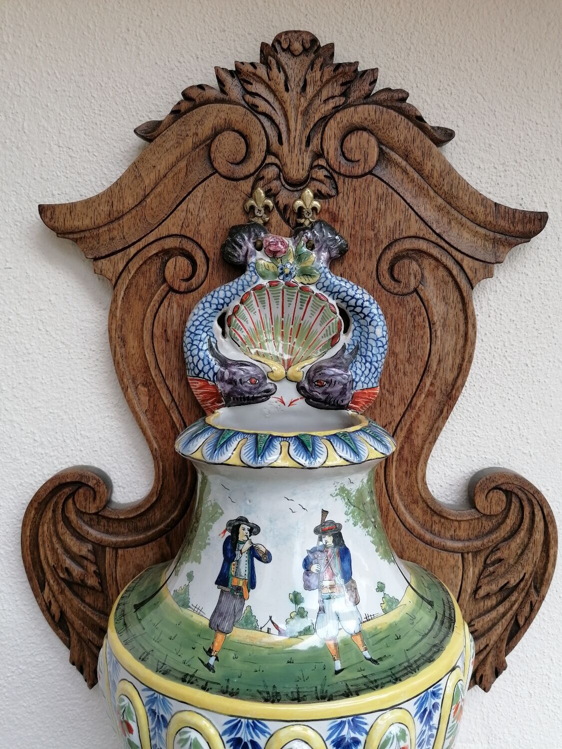 Wall fountain in Quimper earthenware