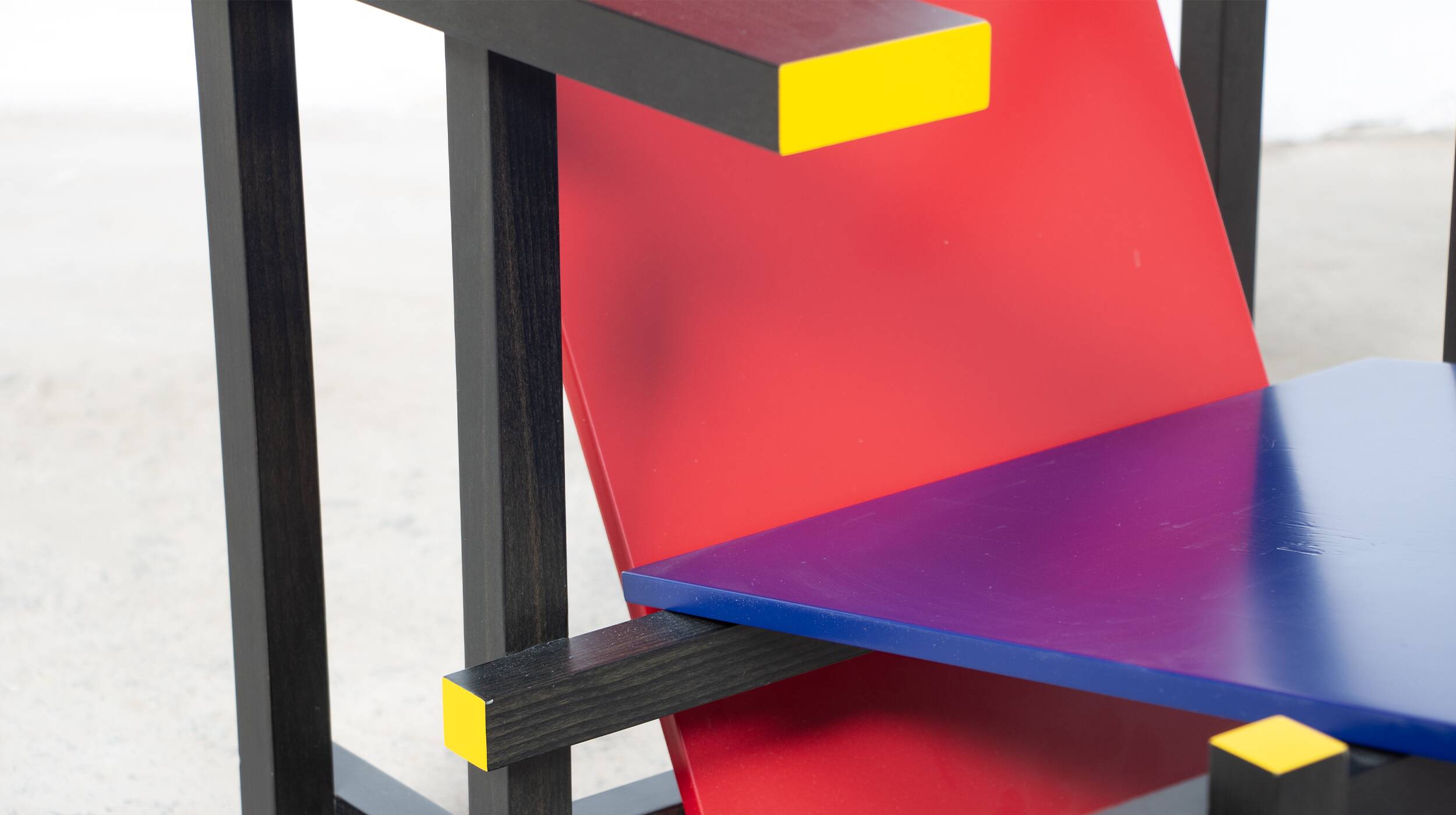 Red and blue chair Gerrit Rietveld by Cassina